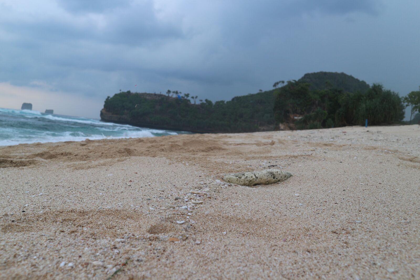 Canon EOS M10 sample photo. Island, beach, tropical photography