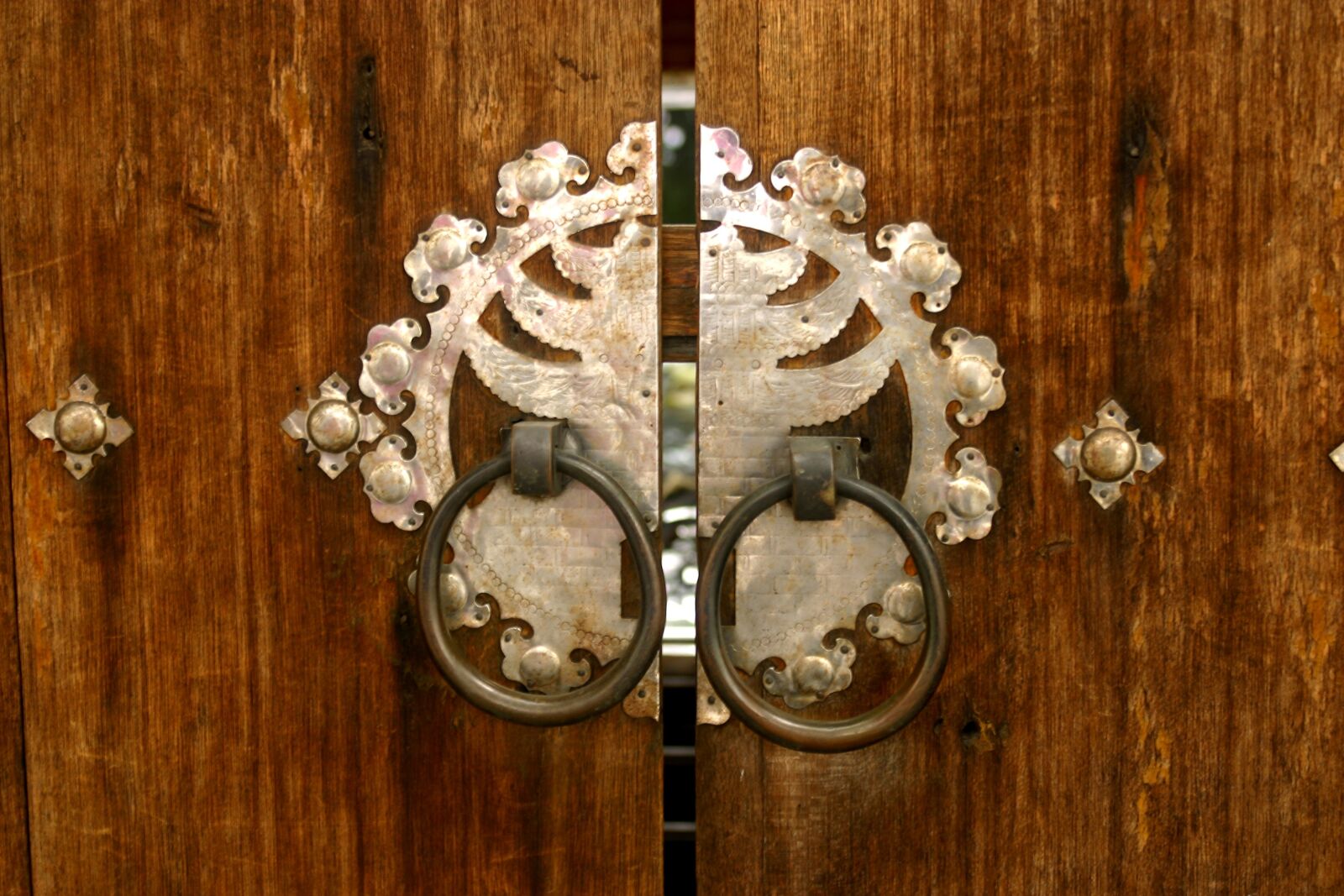 Canon EOS D60 sample photo. Gate, korean, knocker photography
