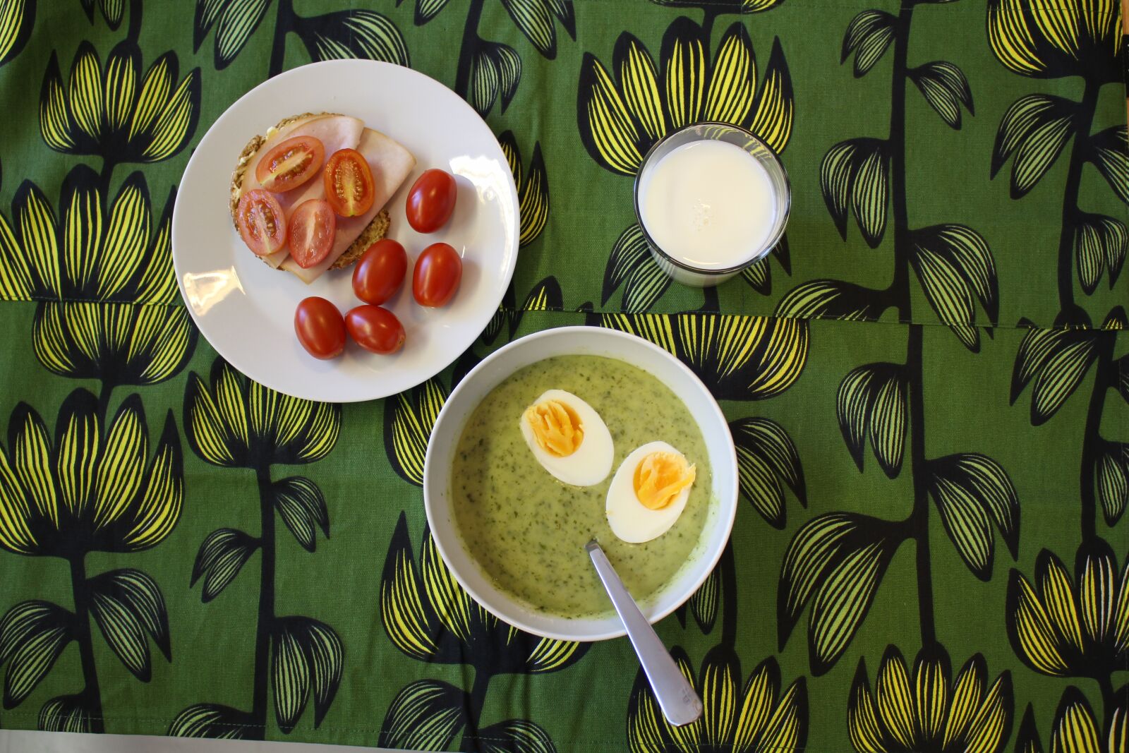 Canon EOS 100D (EOS Rebel SL1 / EOS Kiss X7) sample photo. Soup, spinach, meal photography
