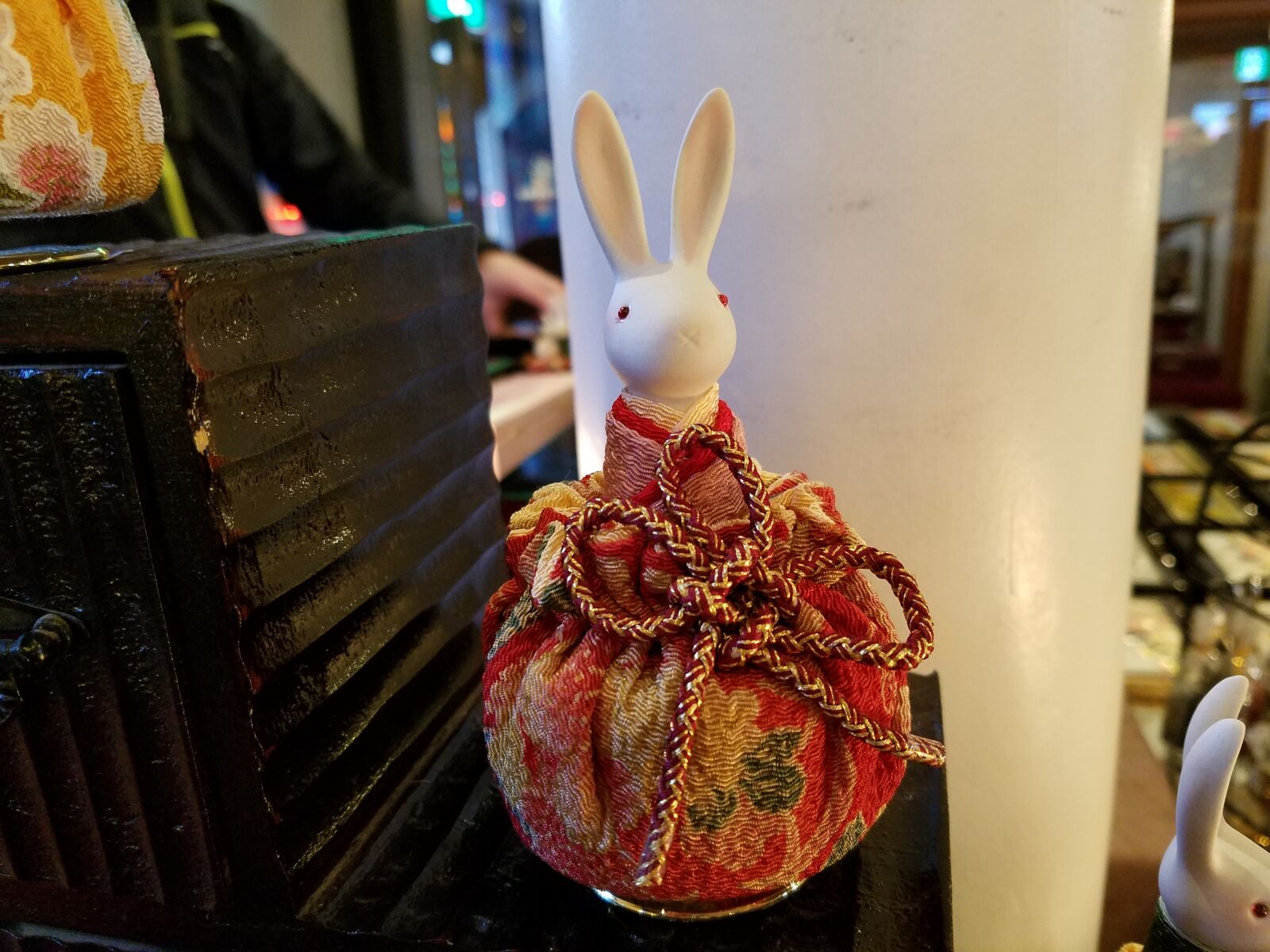 Samsung Galaxy S7 sample photo. Rabbit, figurine, cute photography