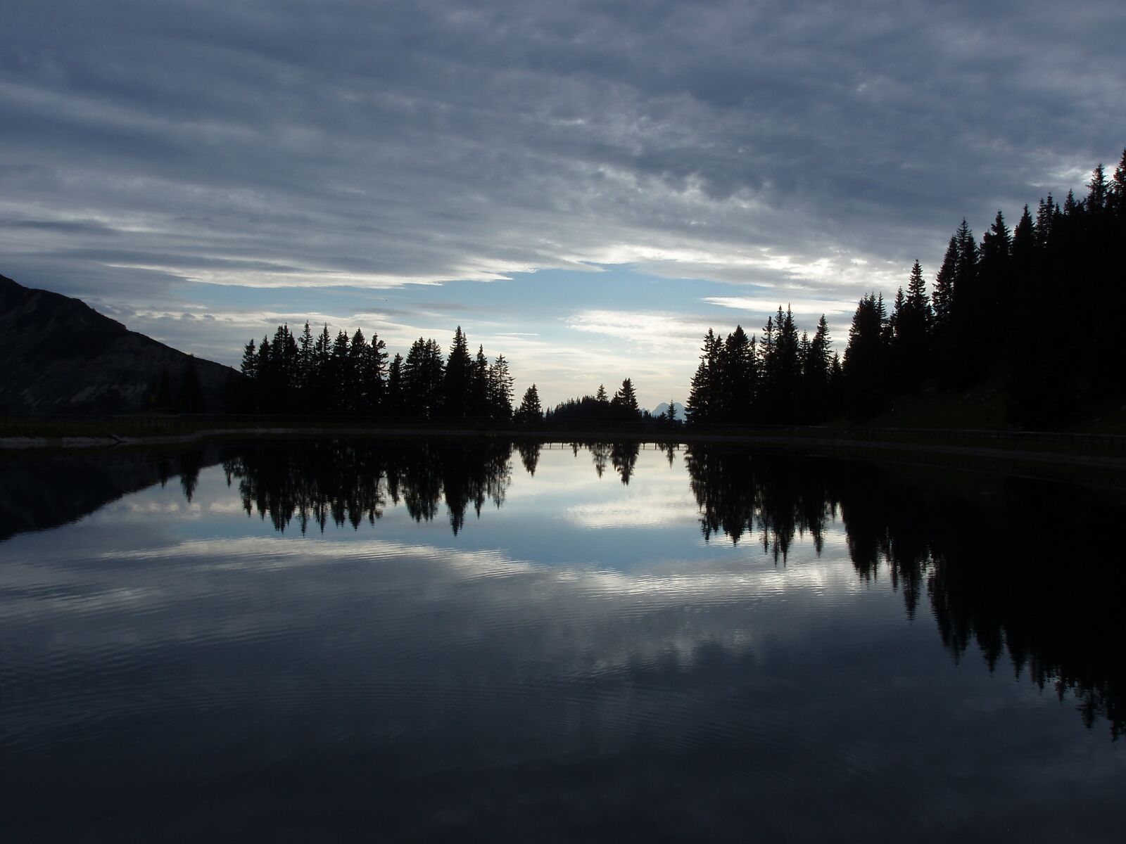 Olympus uD800,S800 sample photo. Mirroring, bergsee, landscape photography