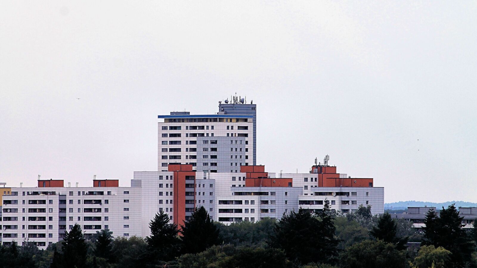 Canon EOS 1100D (EOS Rebel T3 / EOS Kiss X50) sample photo. Skyline, landscape, skyscraper photography
