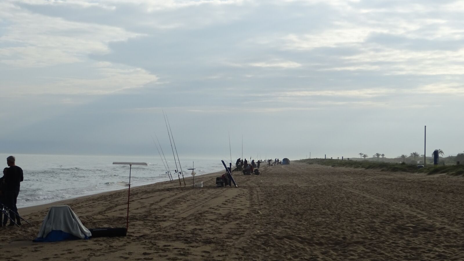 Sony DSC-HX60V sample photo. Fishing contest, beach photography