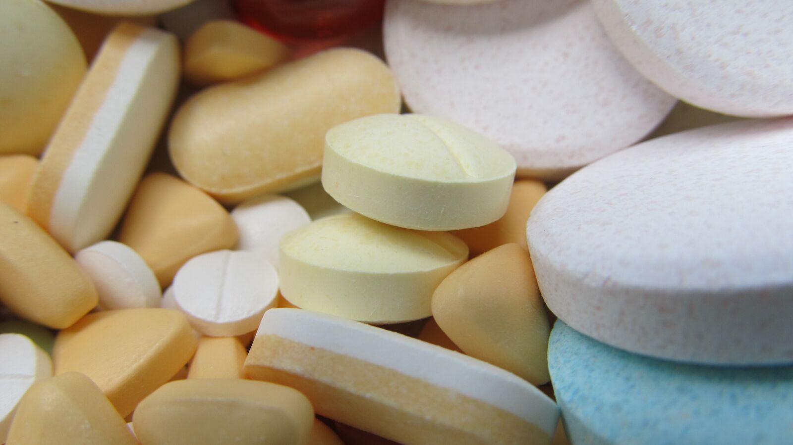 Canon PowerShot SX130 IS sample photo. Pills, drugs, medicine photography