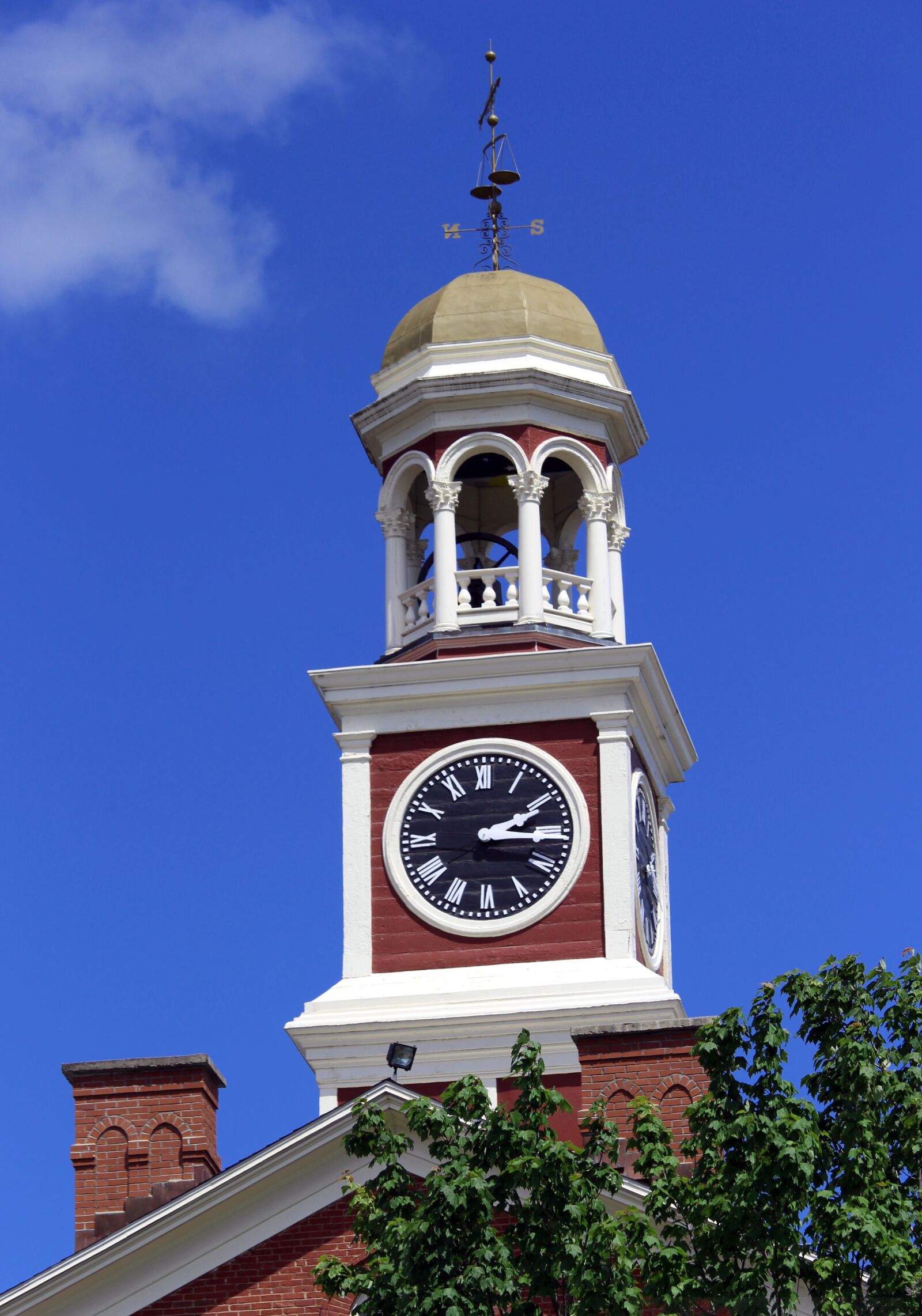 Canon EOS 700D (EOS Rebel T5i / EOS Kiss X7i) + Canon EF-S 55-250mm F4-5.6 IS STM sample photo. Clock, clock tower, architecture photography