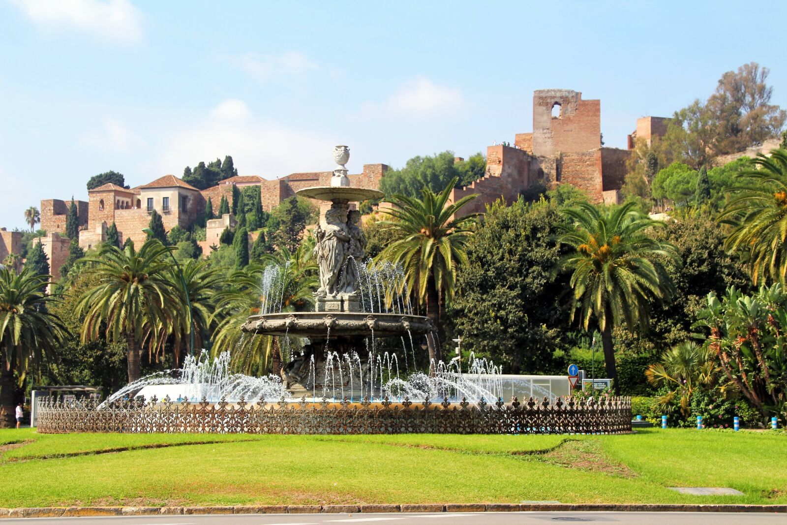 Canon EOS 700D (EOS Rebel T5i / EOS Kiss X7i) sample photo. Fountain, malaga, spain photography