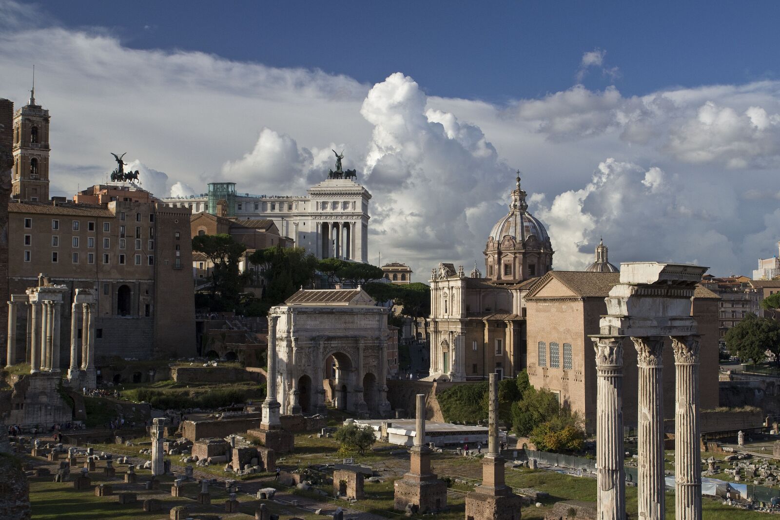 Canon EOS 100D (EOS Rebel SL1 / EOS Kiss X7) sample photo. Rome, storm, city photography
