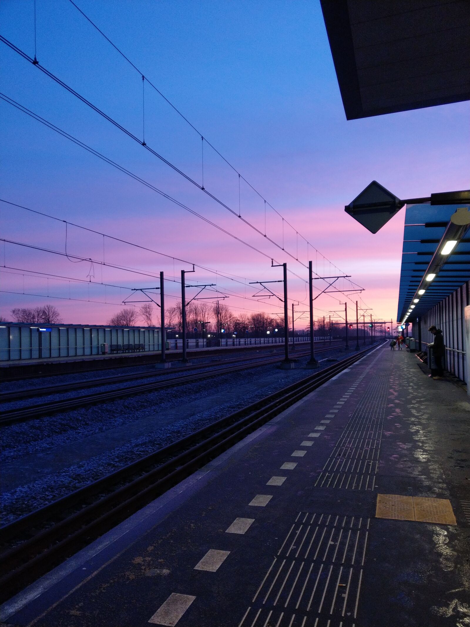 HTC U11 sample photo. Trainrail, sunset, station photography