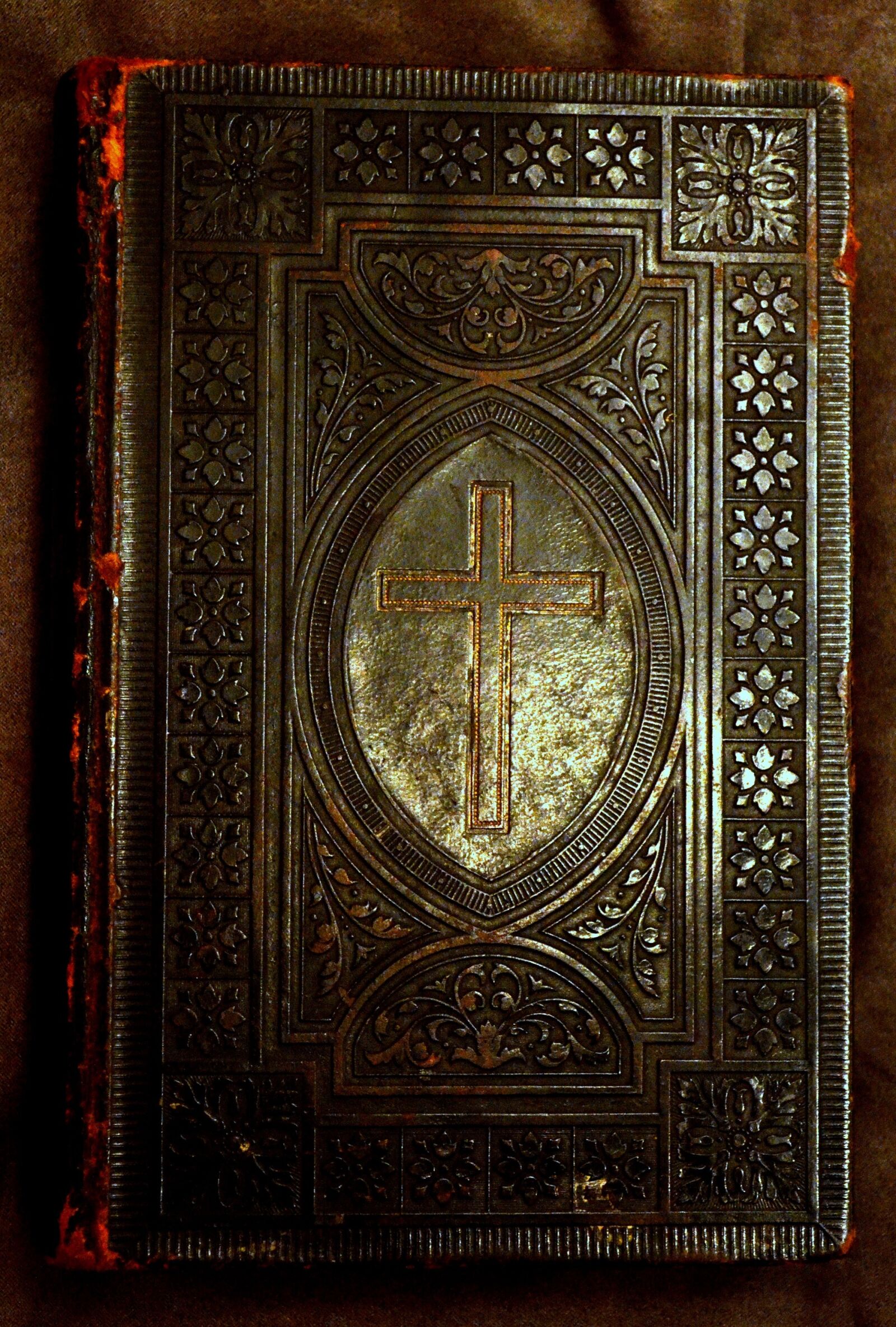 Nikon D5100 sample photo. Bible, book, holy scripture photography