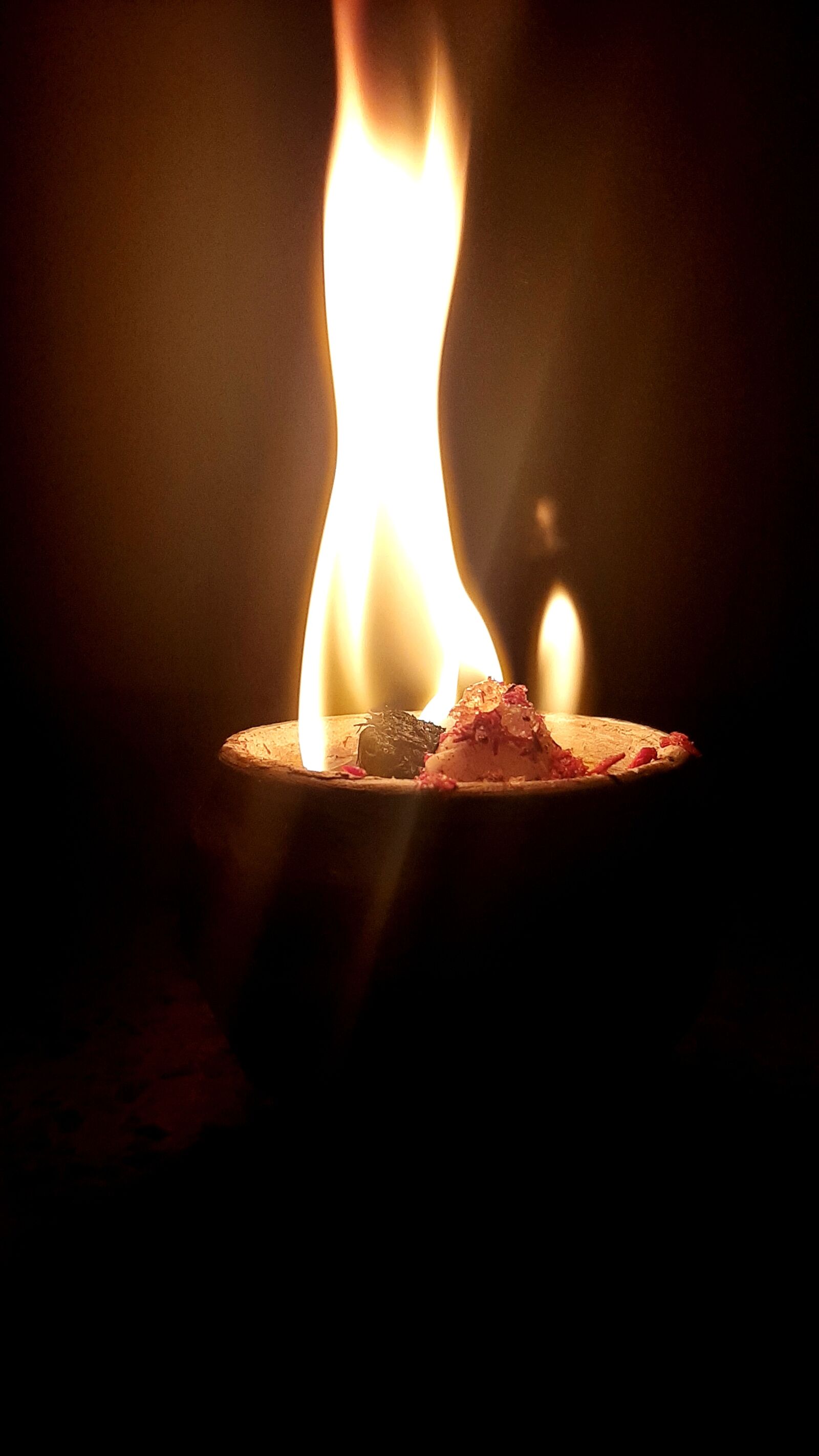 Samsung Galaxy A50 sample photo. Fire, parfumes, light photography
