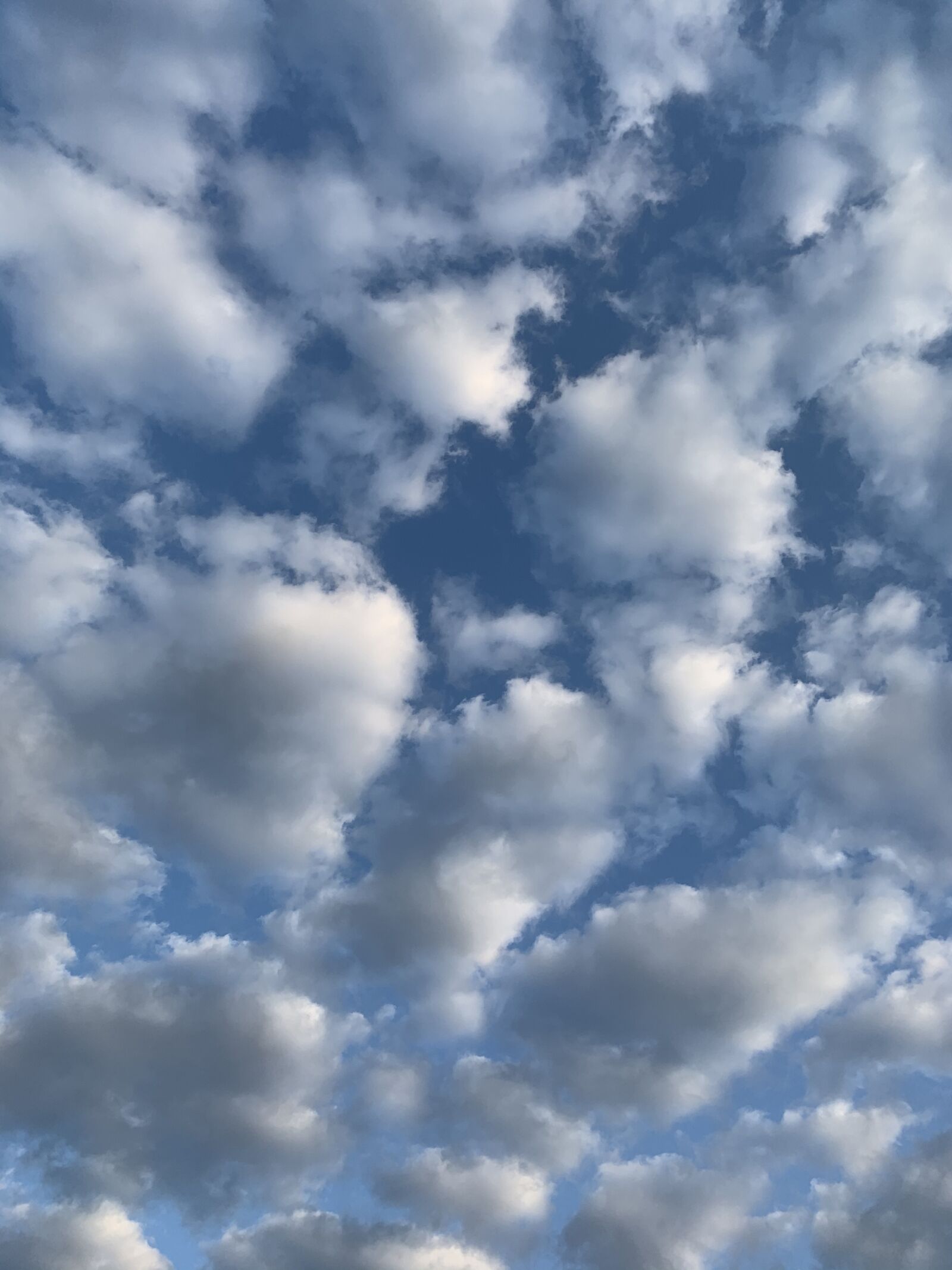 Apple iPhone XS sample photo. Clouds, clusters, sky photography