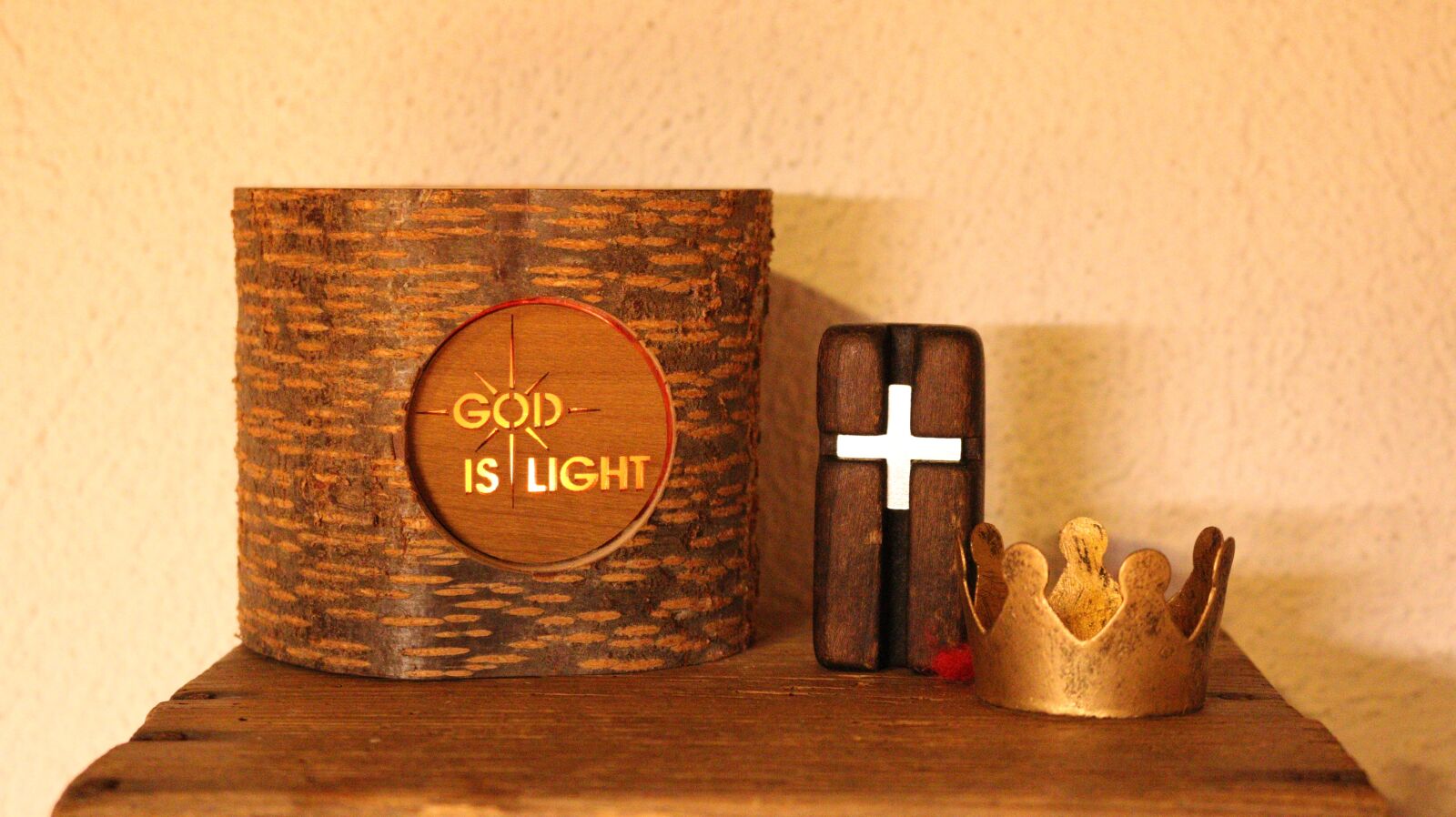 Canon EOS 70D sample photo. Cross, crown, light photography