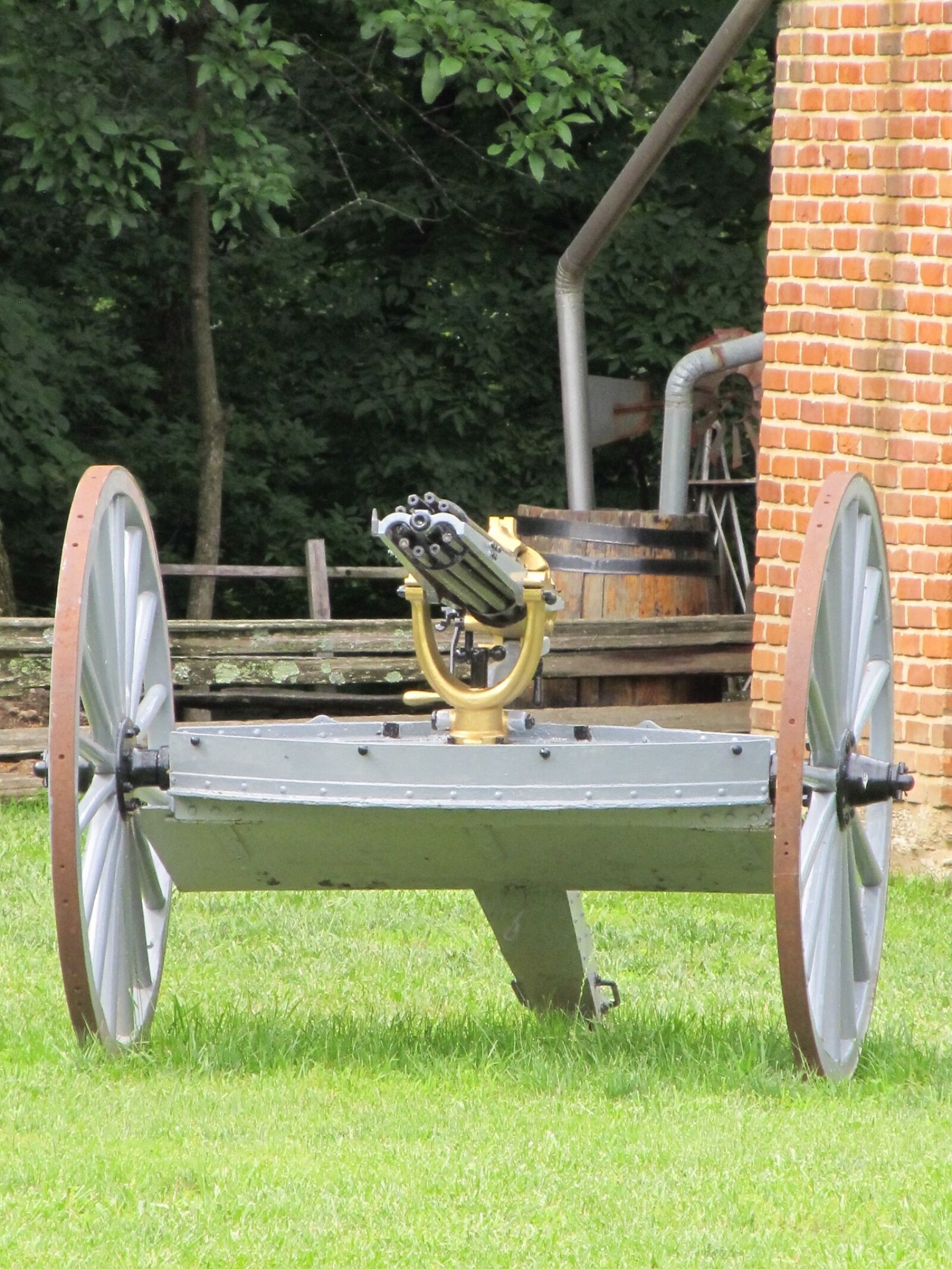 Canon PowerShot SX130 IS sample photo. Gatling gun, machine gun photography