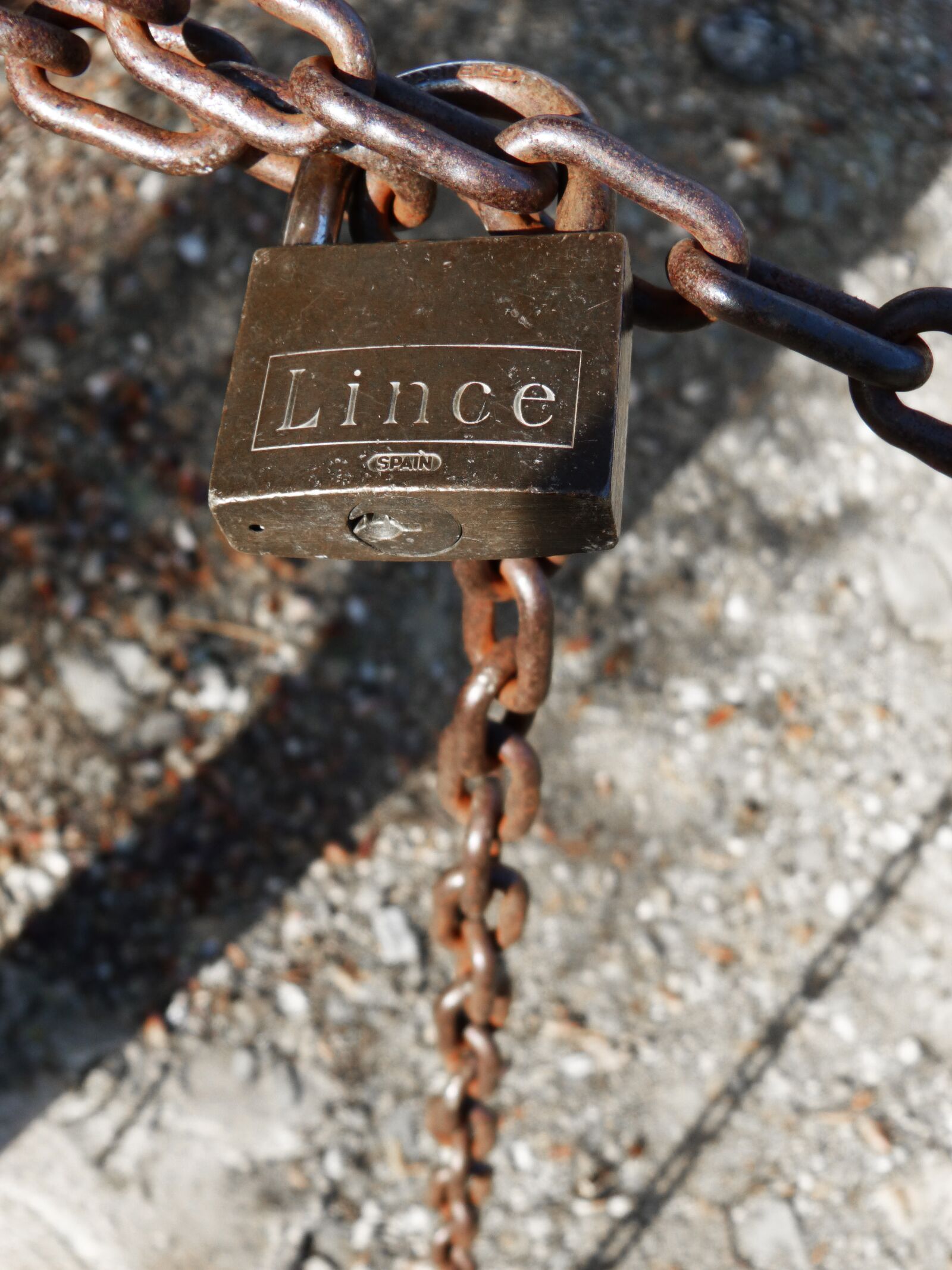 Panasonic DMC-FZ62 sample photo. Padlock, string, symbol photography