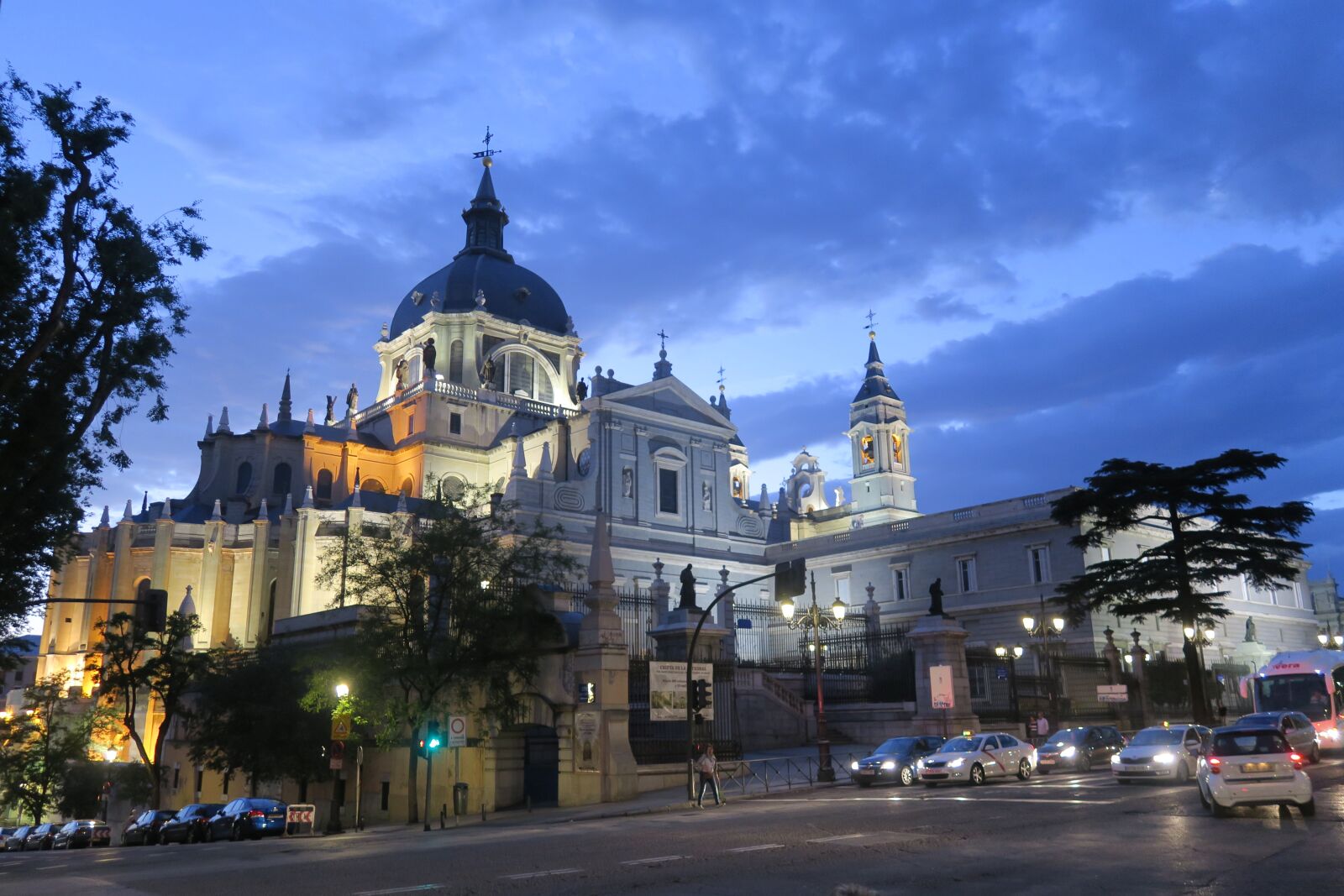 Canon PowerShot G5 X sample photo. Sunset cathedral, heritage, madrid photography