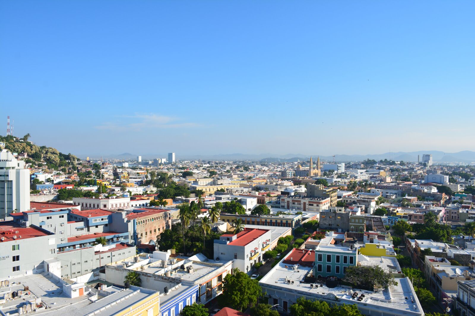 Nikon D7100 sample photo. City, vanishing point, colors photography