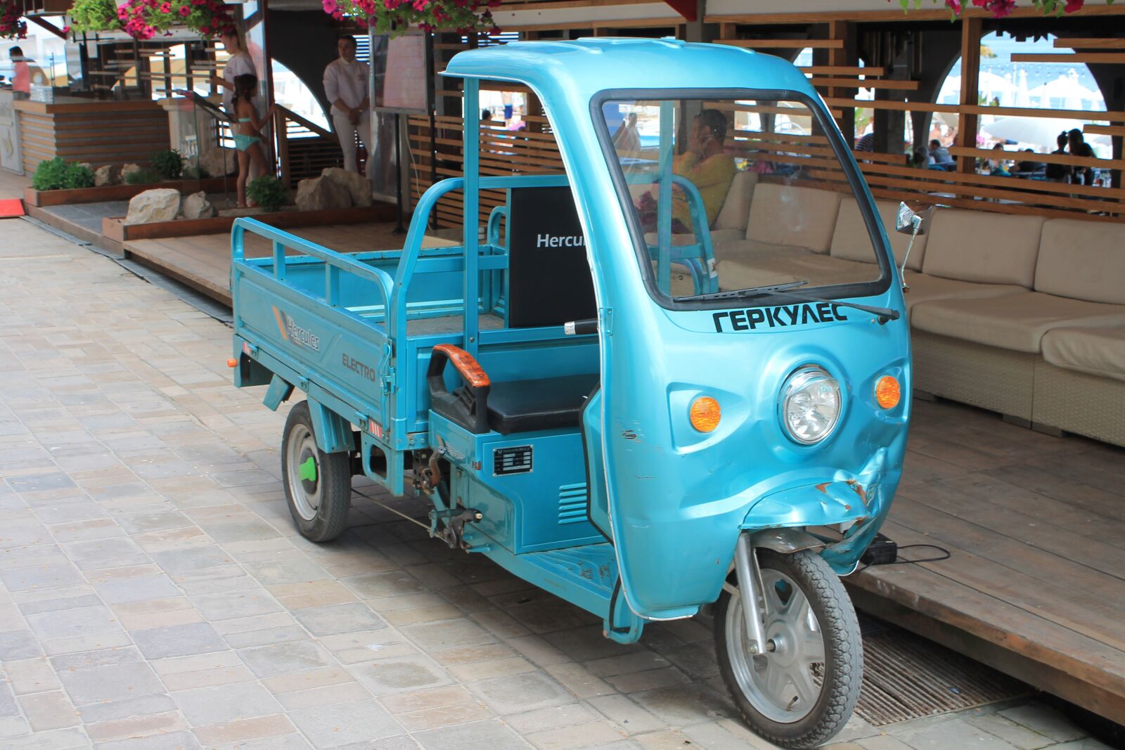 Canon EOS 1100D (EOS Rebel T3 / EOS Kiss X50) sample photo. Cargo motorcycle, shipping, transport photography