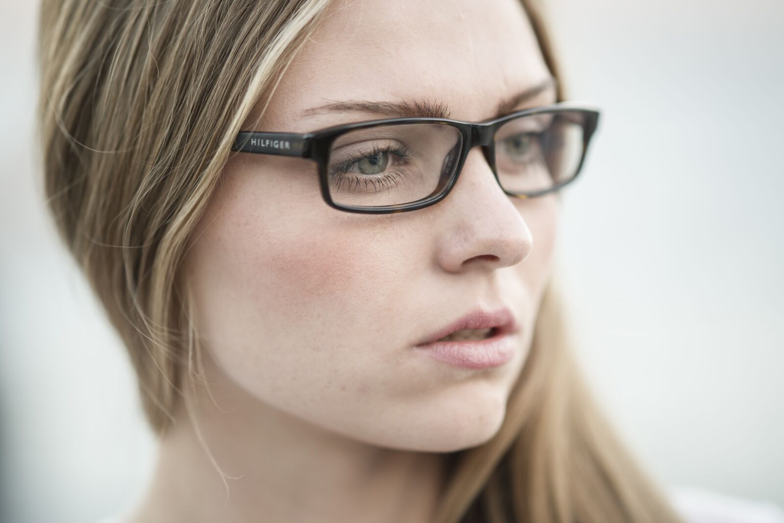 Sony Sonnar T* 135mm F1.8 ZA sample photo. Eyewear, model, woman photography