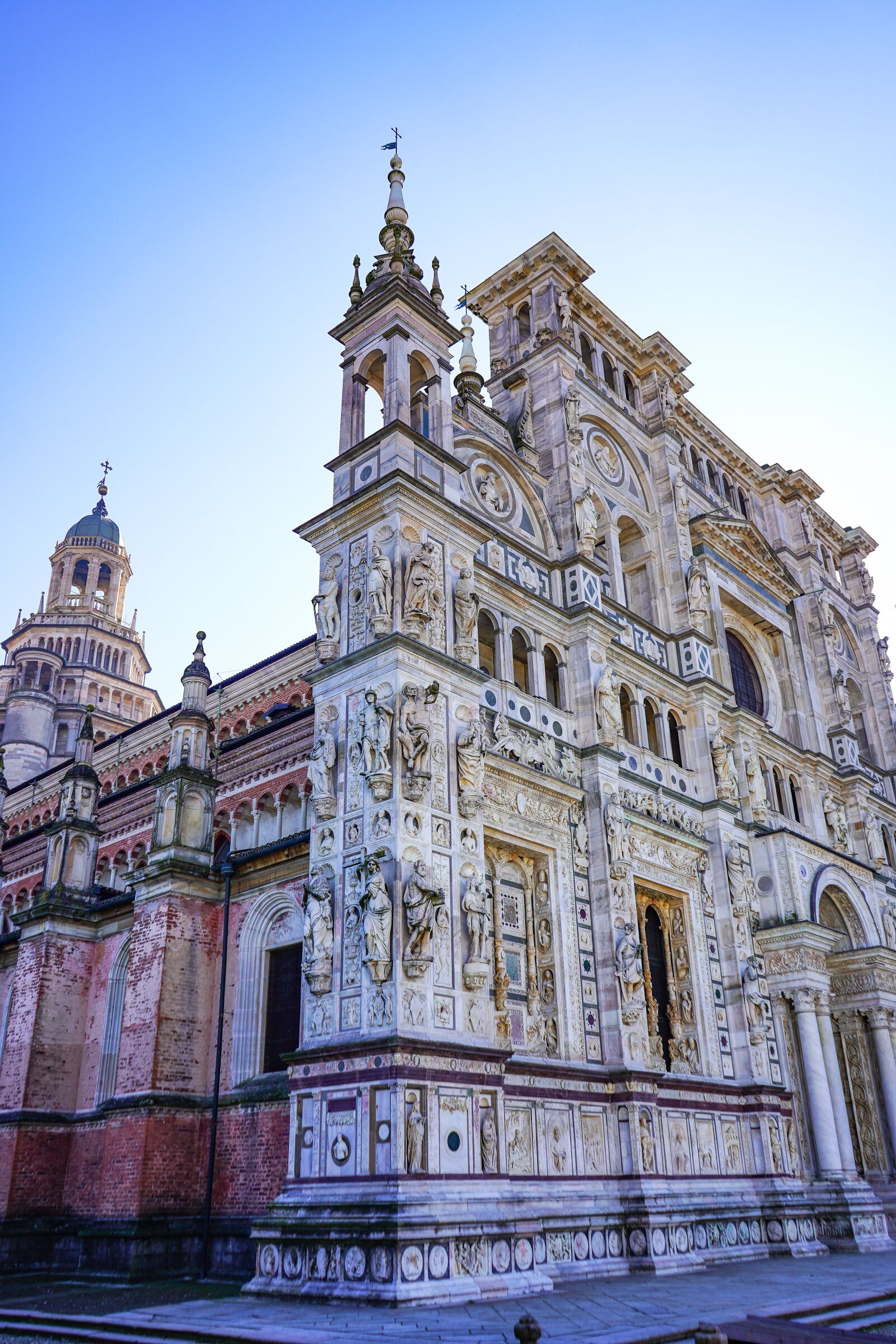 Sony a7 III + Sony FE 28-70mm F3.5-5.6 OSS sample photo. Certosa di pavia, chartreuse photography