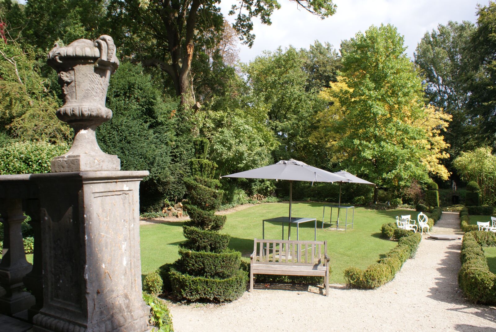 Sony Alpha DSLR-A200 sample photo. Garden, castle, park photography
