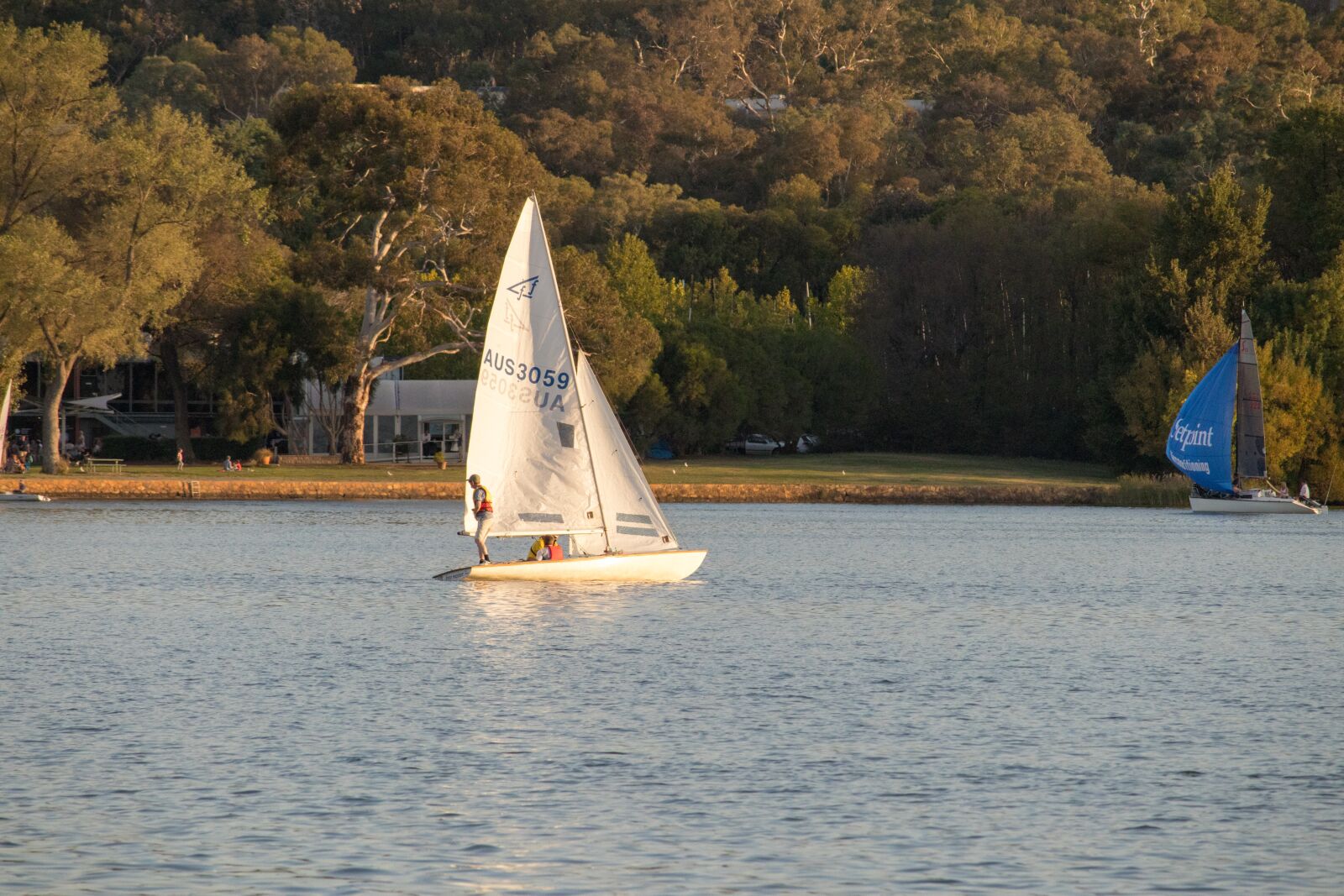 Canon EOS 200D (EOS Rebel SL2 / EOS Kiss X9) sample photo. Water, boat, travel photography