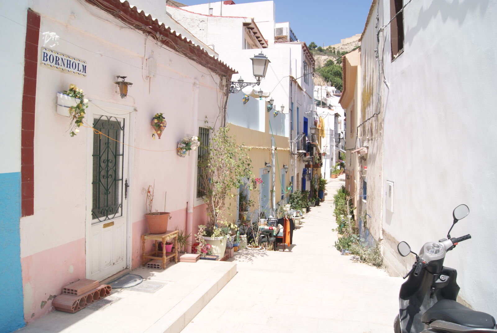 Sony Alpha DSLR-A230 sample photo. Narrow, spain, spanish, street photography