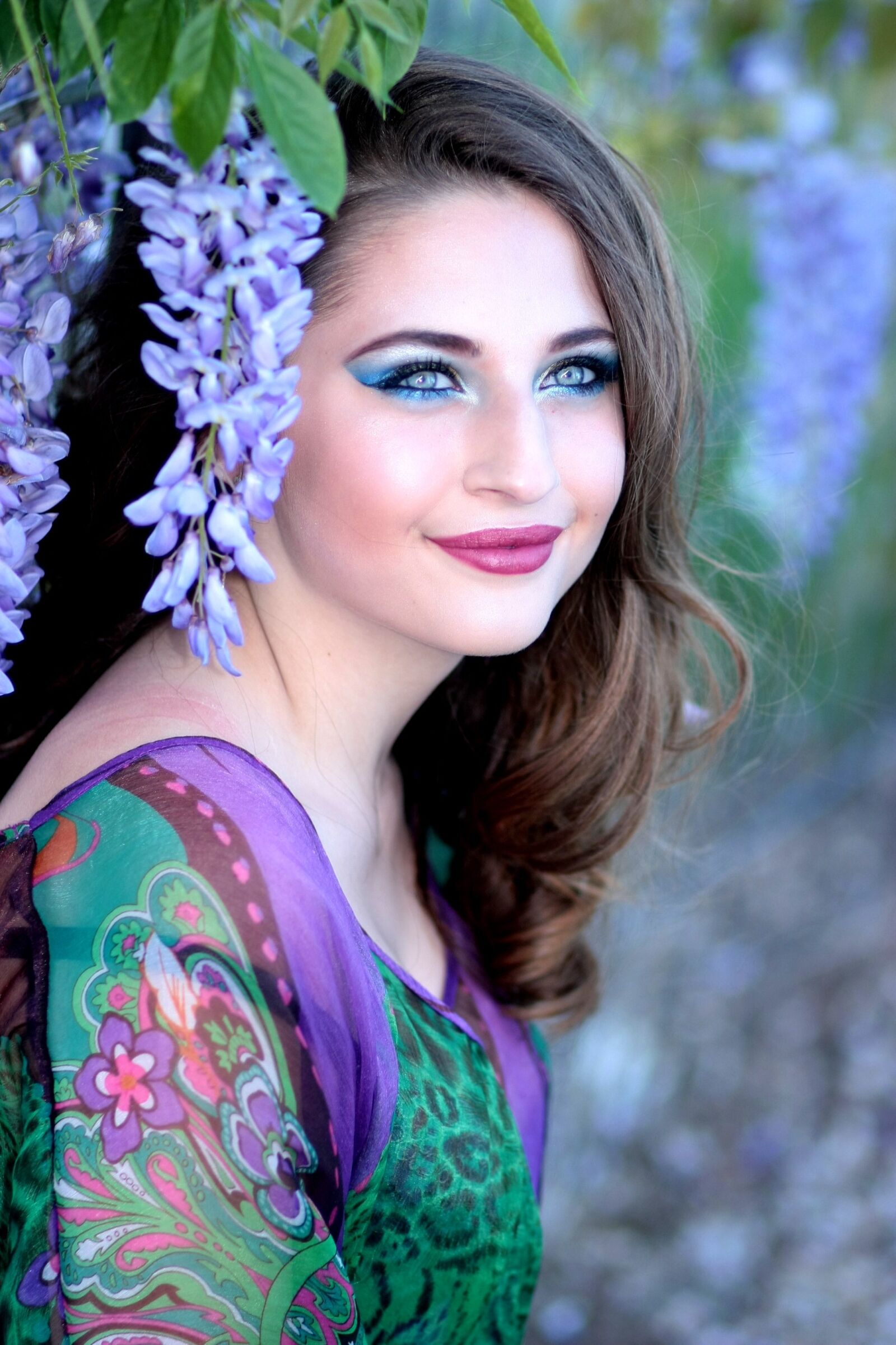 Canon EOS 450D (EOS Rebel XSi / EOS Kiss X2) sample photo. Girl, flowers, violet photography