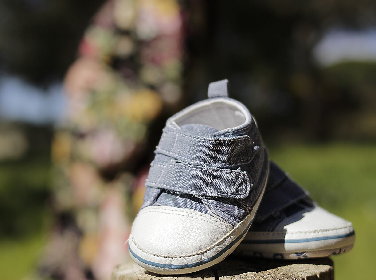 Canon EOS 600D (Rebel EOS T3i / EOS Kiss X5) sample photo. Footwear, baby, pregnancy photography