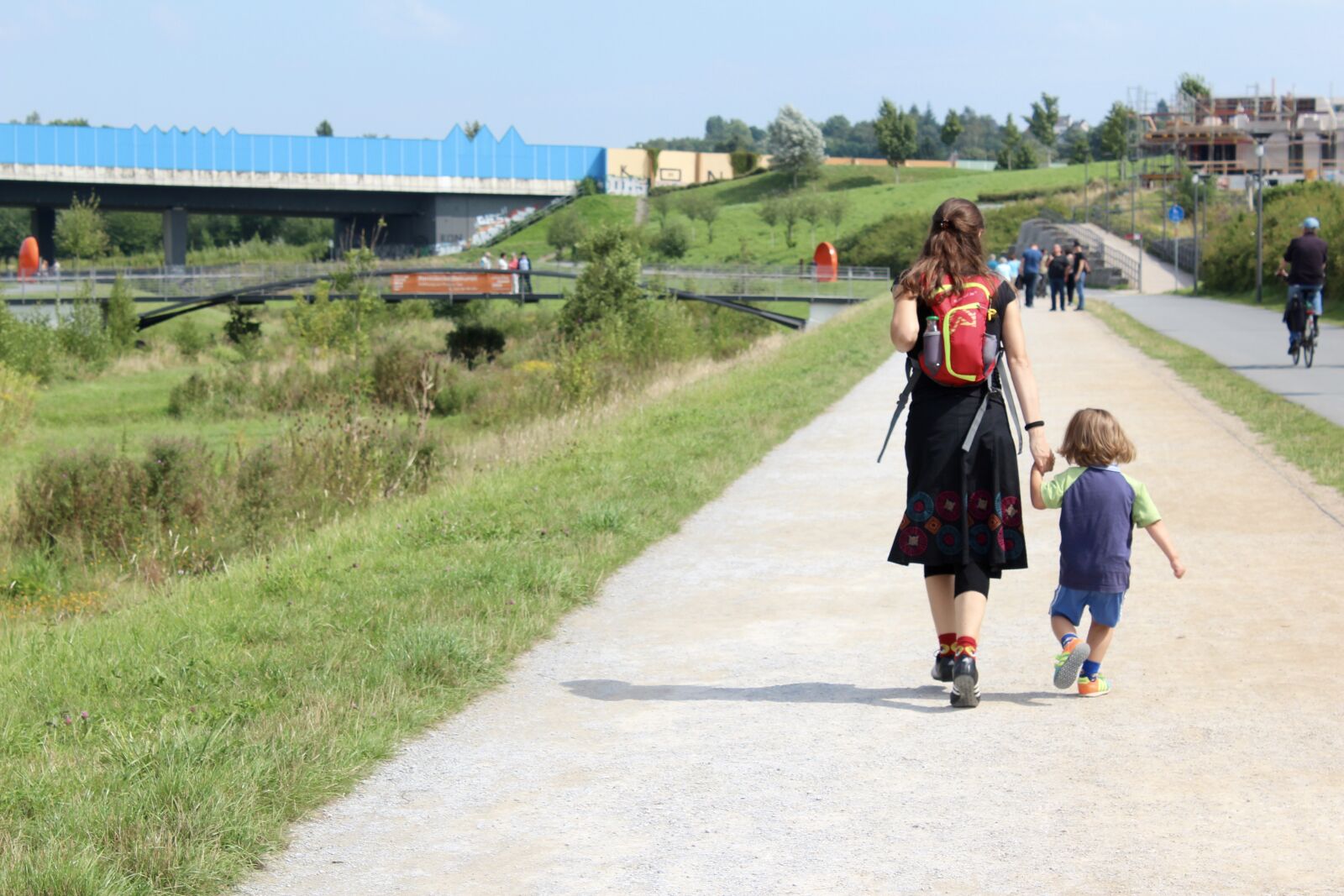 Canon EOS 600D (Rebel EOS T3i / EOS Kiss X5) sample photo. Mama, child, security photography
