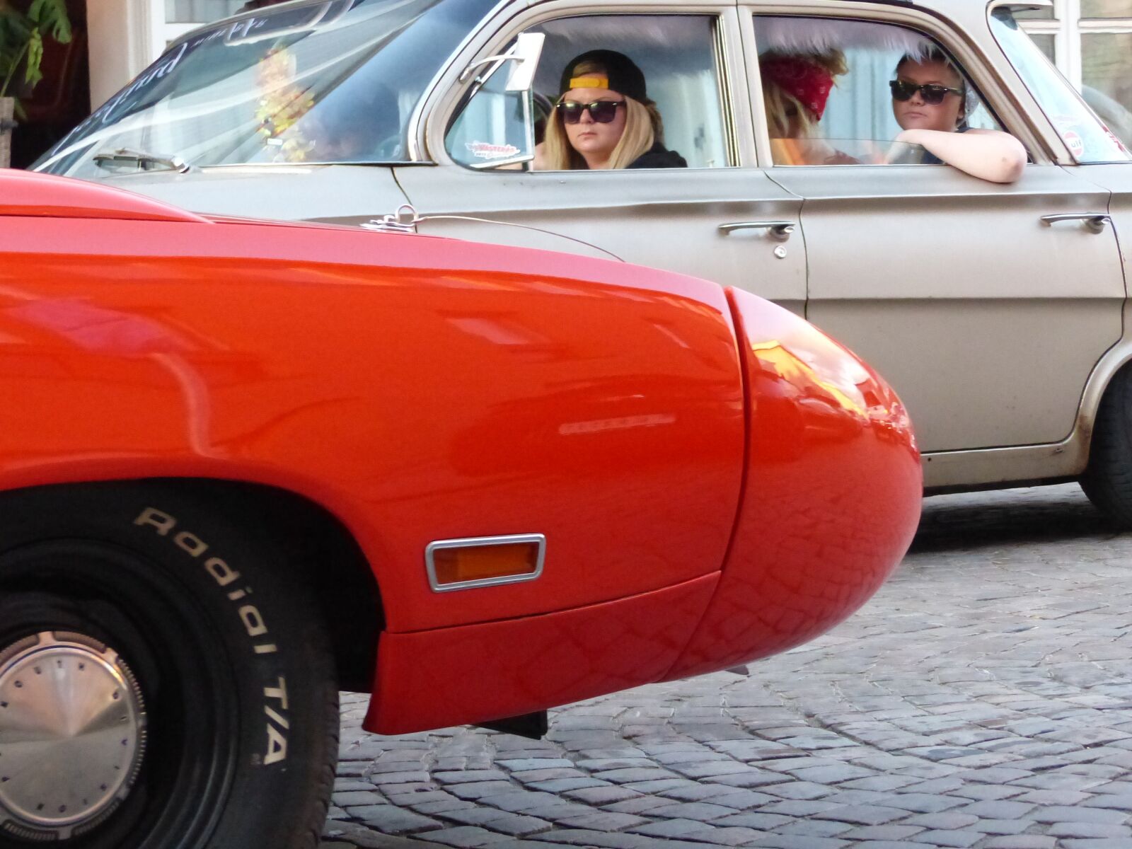 Panasonic Lumix DMC-FZ200 sample photo. Cruising, cars, front photography