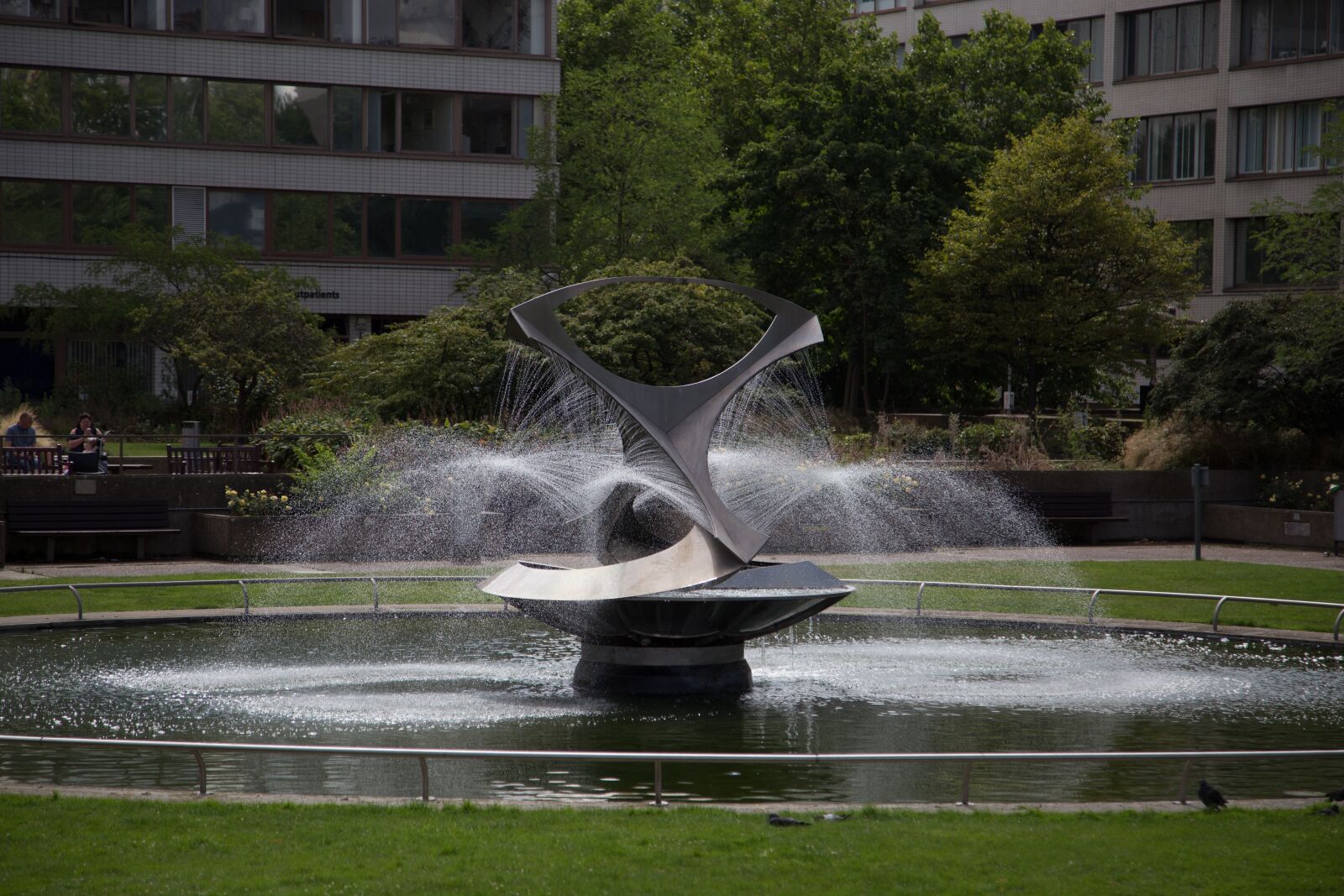 Canon EOS 6D + Canon EF 24-105mm F4L IS USM sample photo. Fountain, england, london photography