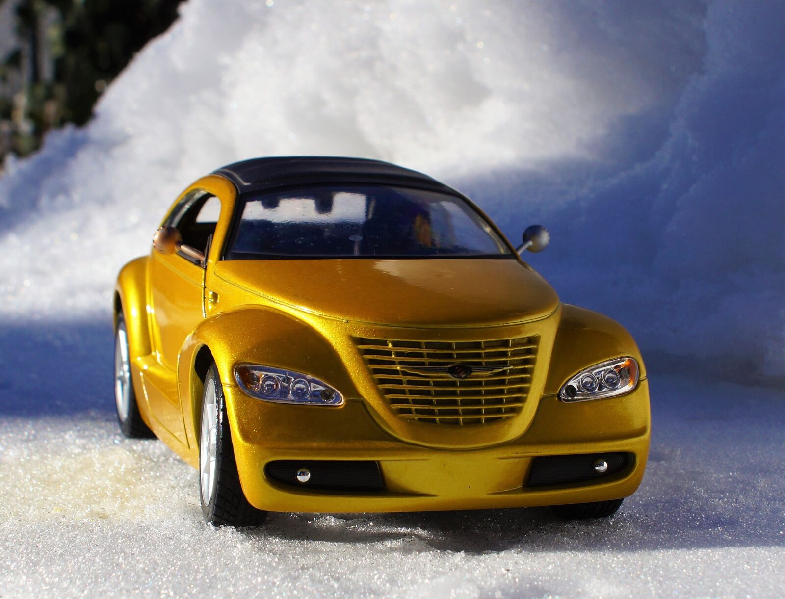 Sony DT 18-70mm F3.5-5.6 sample photo. Model car, chrysler, cruiser photography