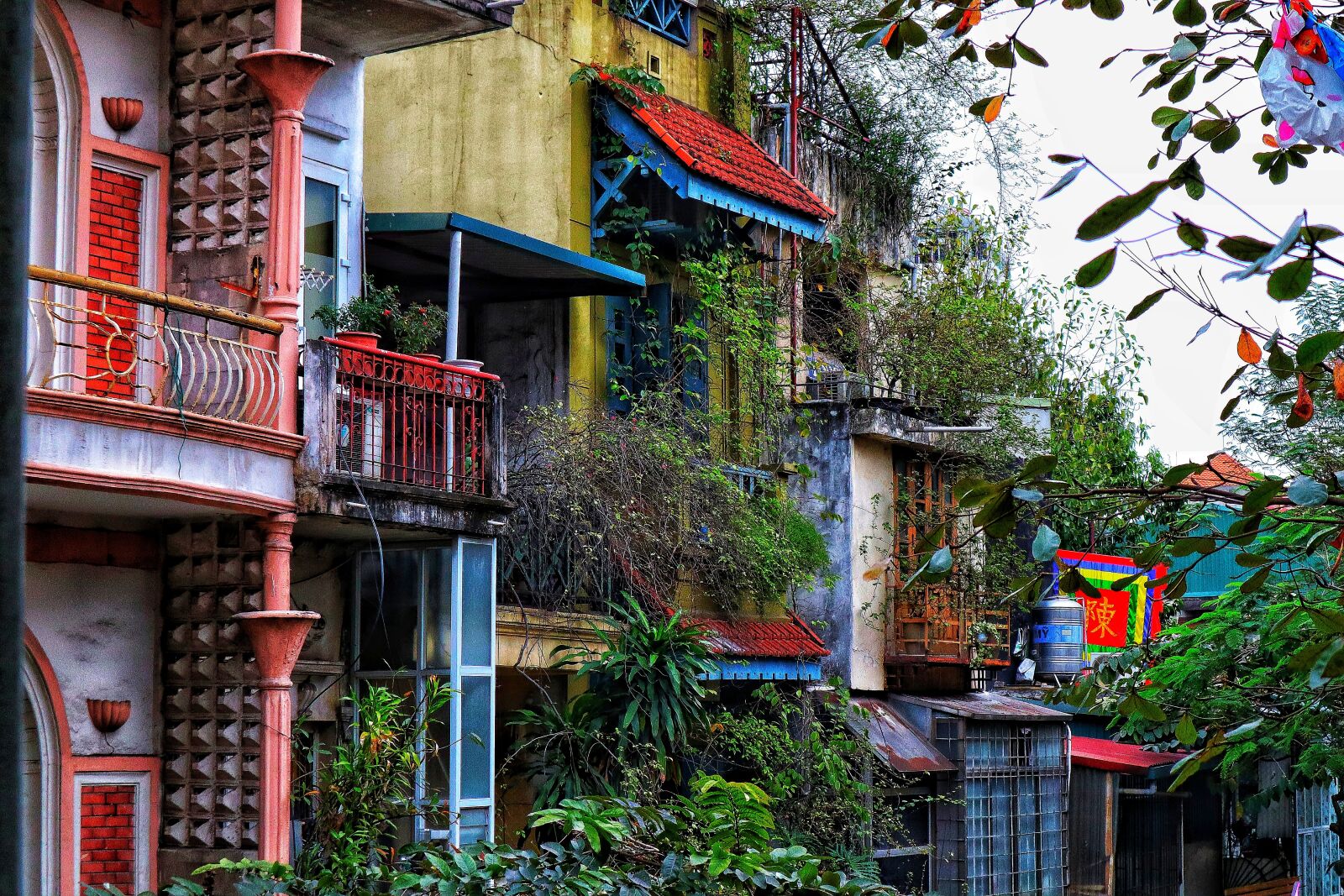 Canon EOS M50 (EOS Kiss M) sample photo. Vietnam, hanoi, houses photography