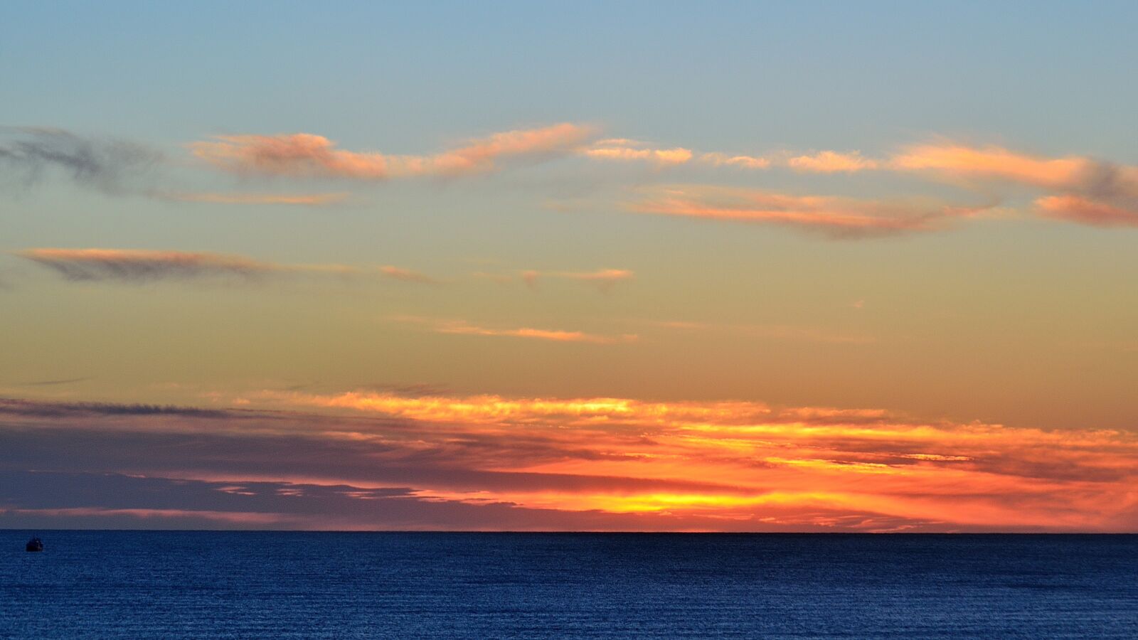 Nikon D5100 sample photo. Sea, dawn, sky photography