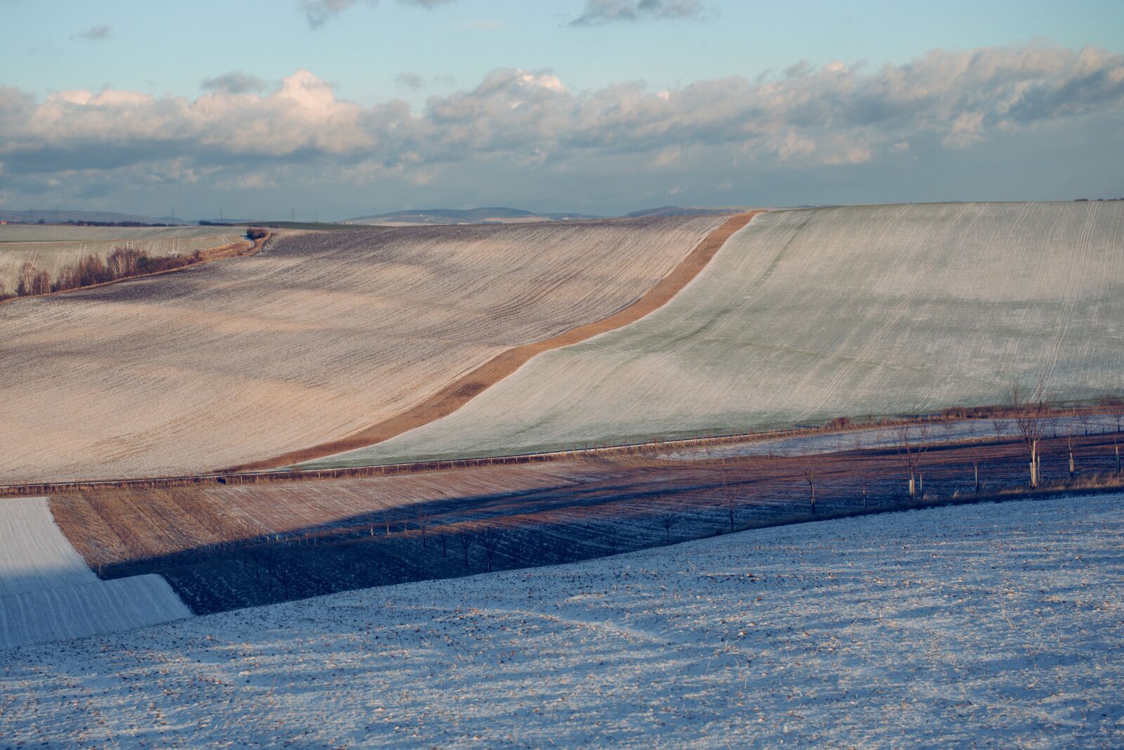 Sony a7 II + Sony FE 28-70mm F3.5-5.6 OSS sample photo. Landscape, line, winter photography