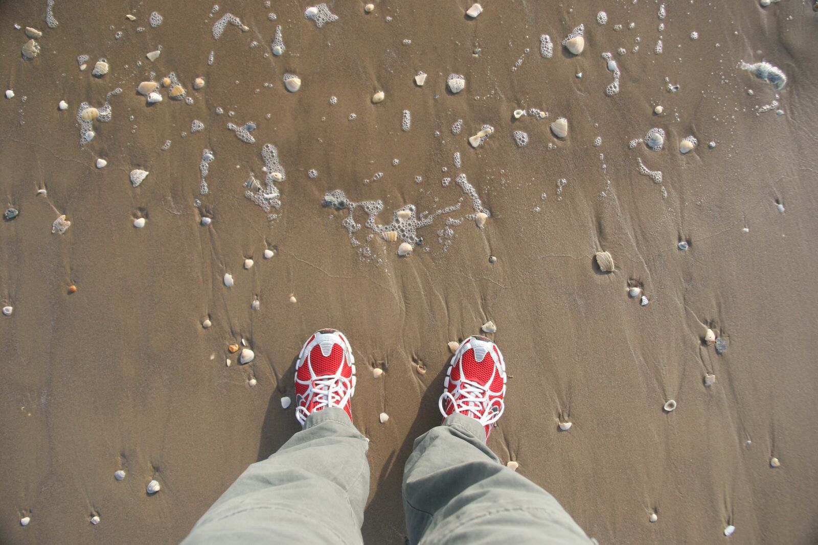 Canon EOS 20D sample photo. Shoes, beach, sand photography