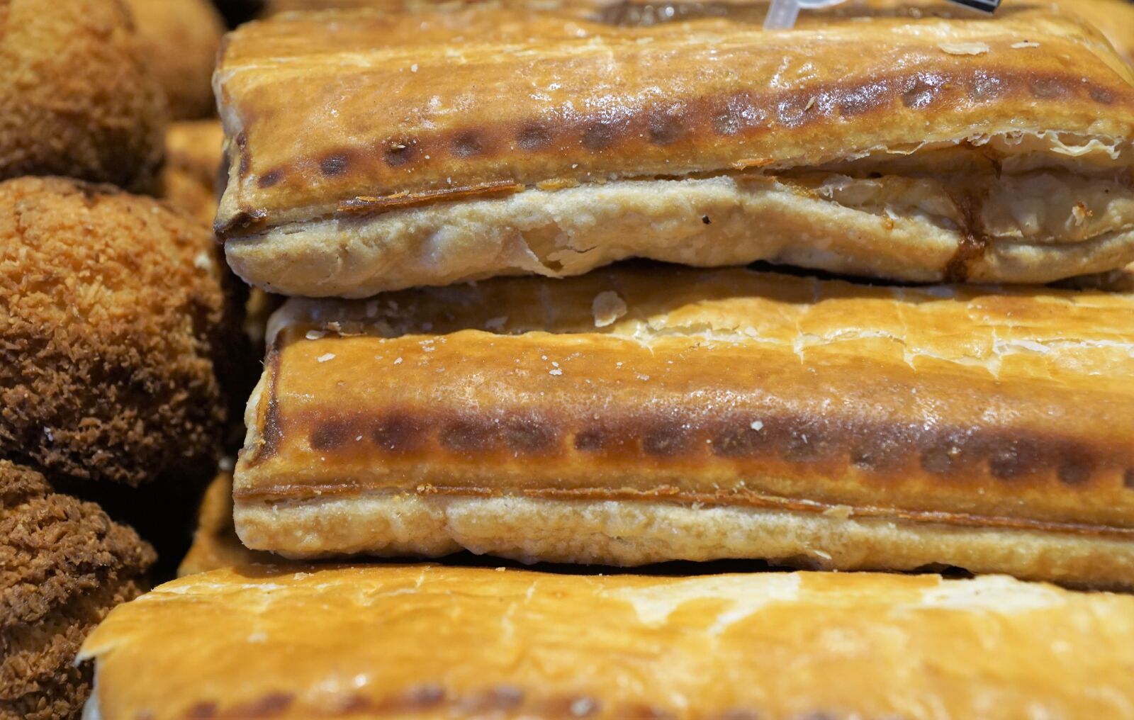 Sony ILCA-77M2 + Sony DT 16-50mm F2.8 SSM sample photo. Bread, delicious, nutrition photography