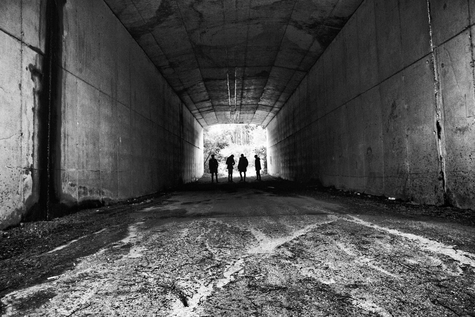 Canon EOS 500D (EOS Rebel T1i / EOS Kiss X3) sample photo. Shadows, tunnel, grey photography