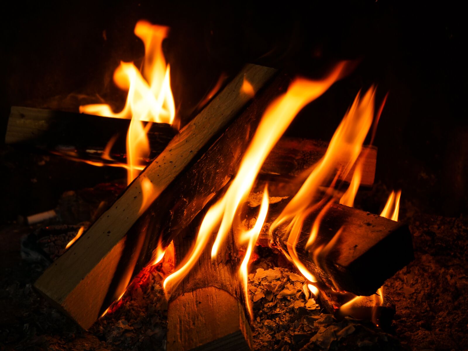 LEICA DG 12-60/F2.8-4.0 sample photo. Flare-up, heat, fireplace photography