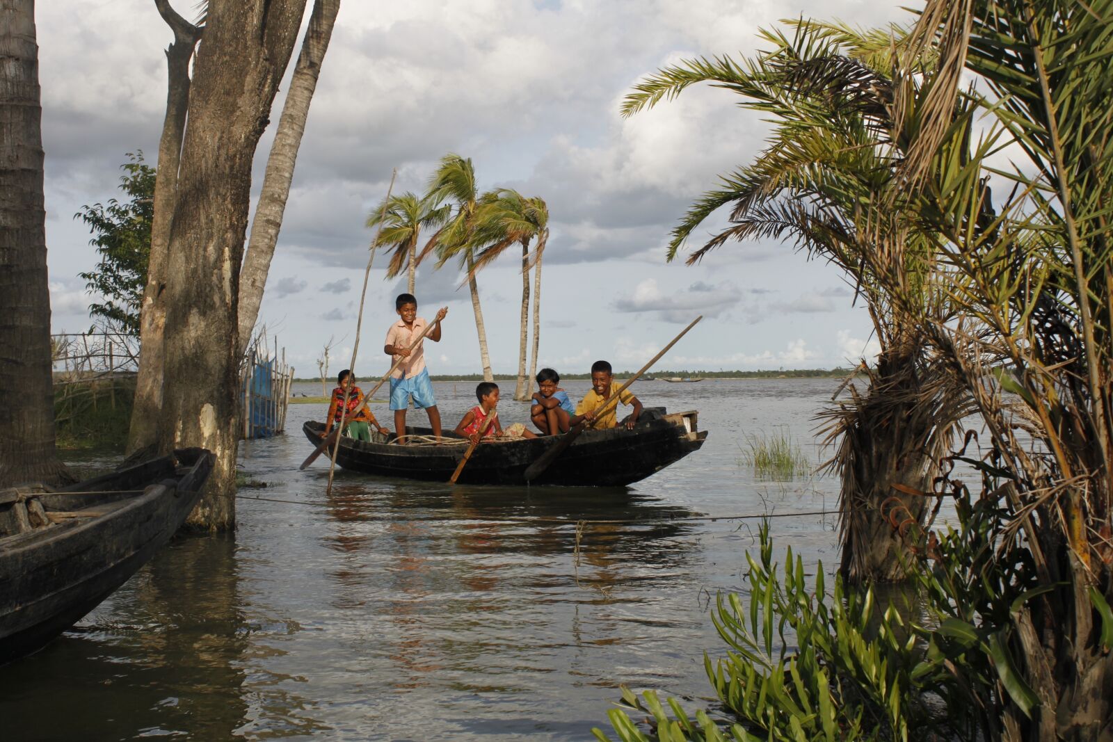 Canon EF-S 18-55mm F3.5-5.6 IS sample photo. Bangladesh, boat, canal, fisherman photography
