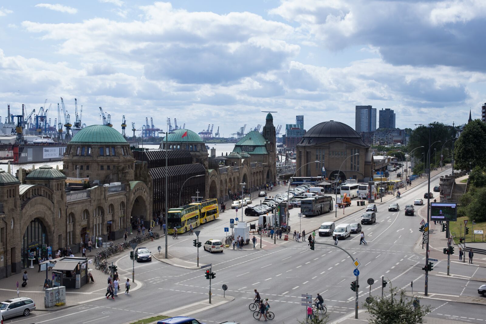 Canon EOS 6D + Canon EF 50mm F1.4 USM sample photo. Hamburg, landungsbrücken, skyline photography