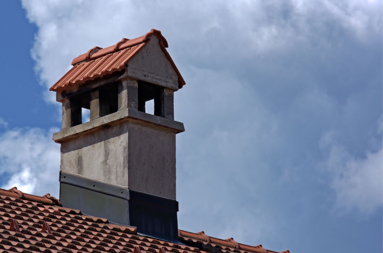55.0-200.0mm f/4.0-f/5.6 sample photo. Fireplace, housetop, brick photography