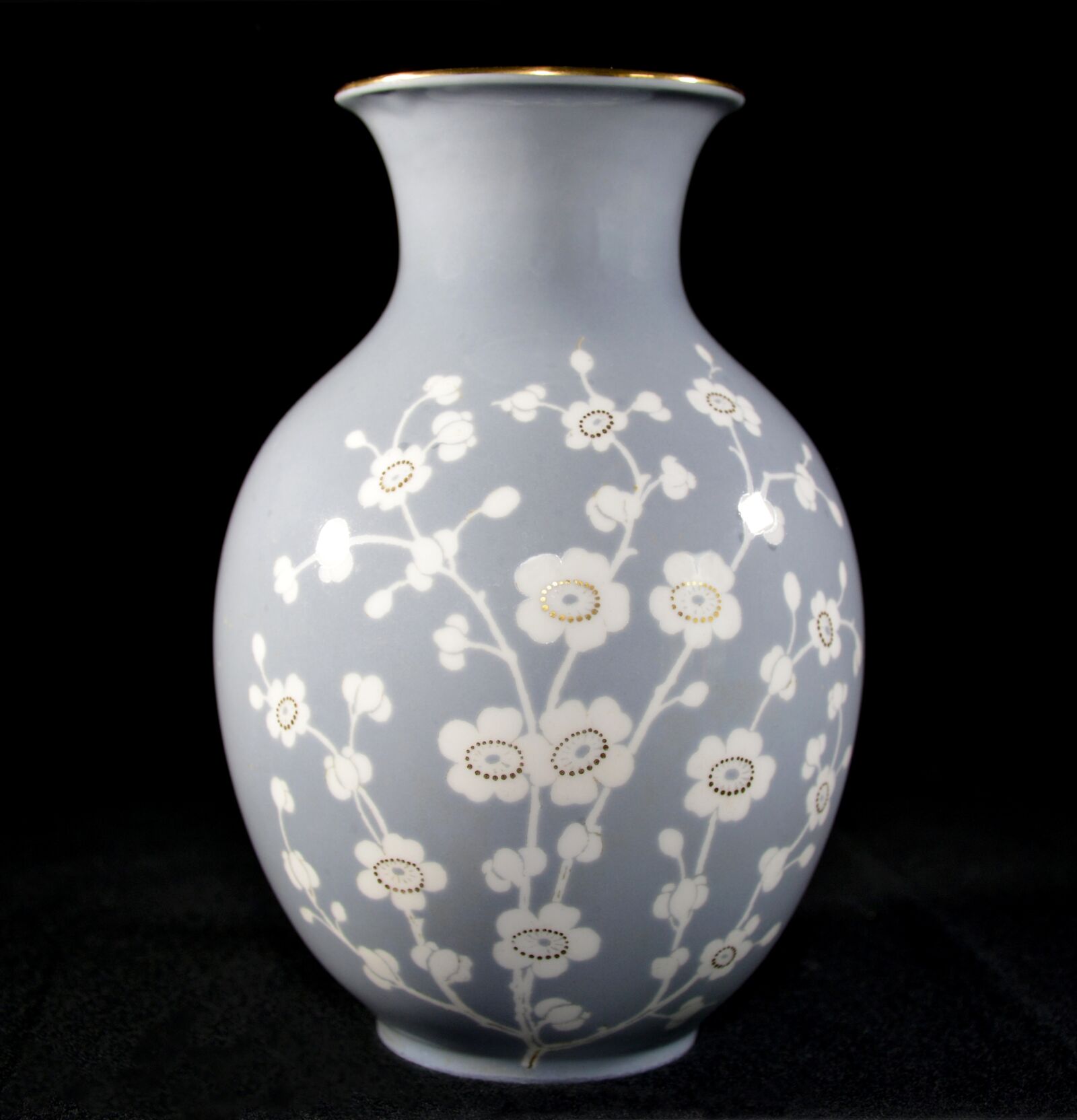 Nikon D5200 sample photo. Vase, flower vase, porcelain photography