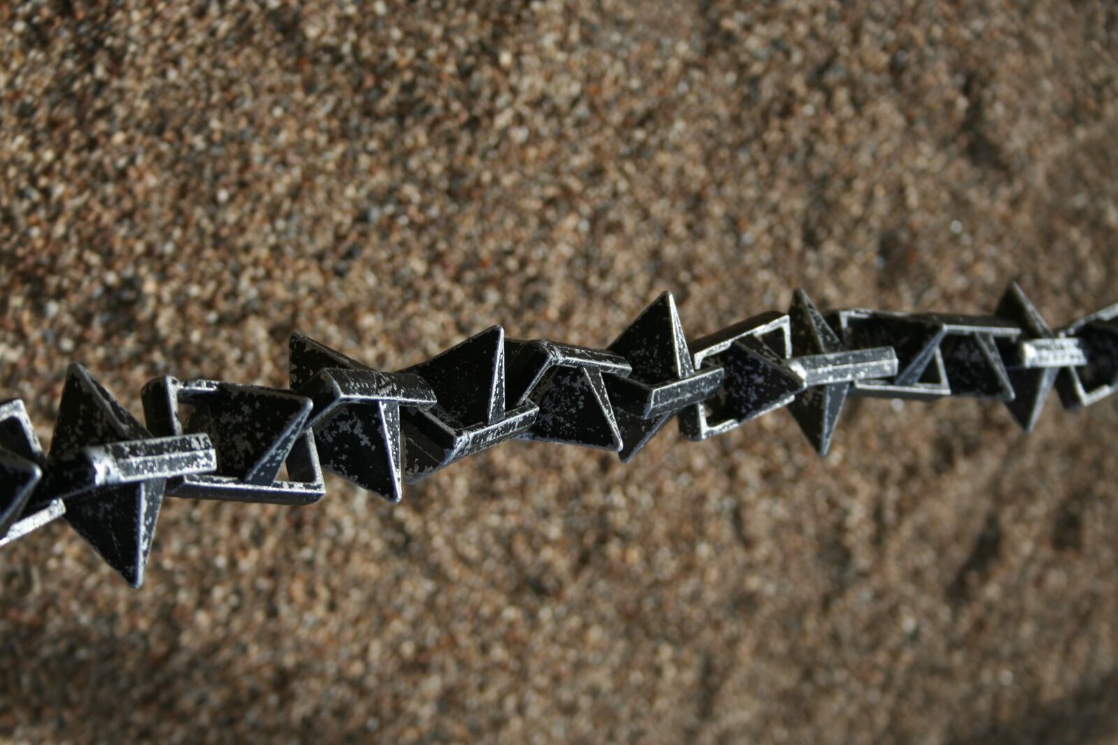 Canon EOS 350D (EOS Digital Rebel XT / EOS Kiss Digital N) sample photo. Plots, chain, tips photography