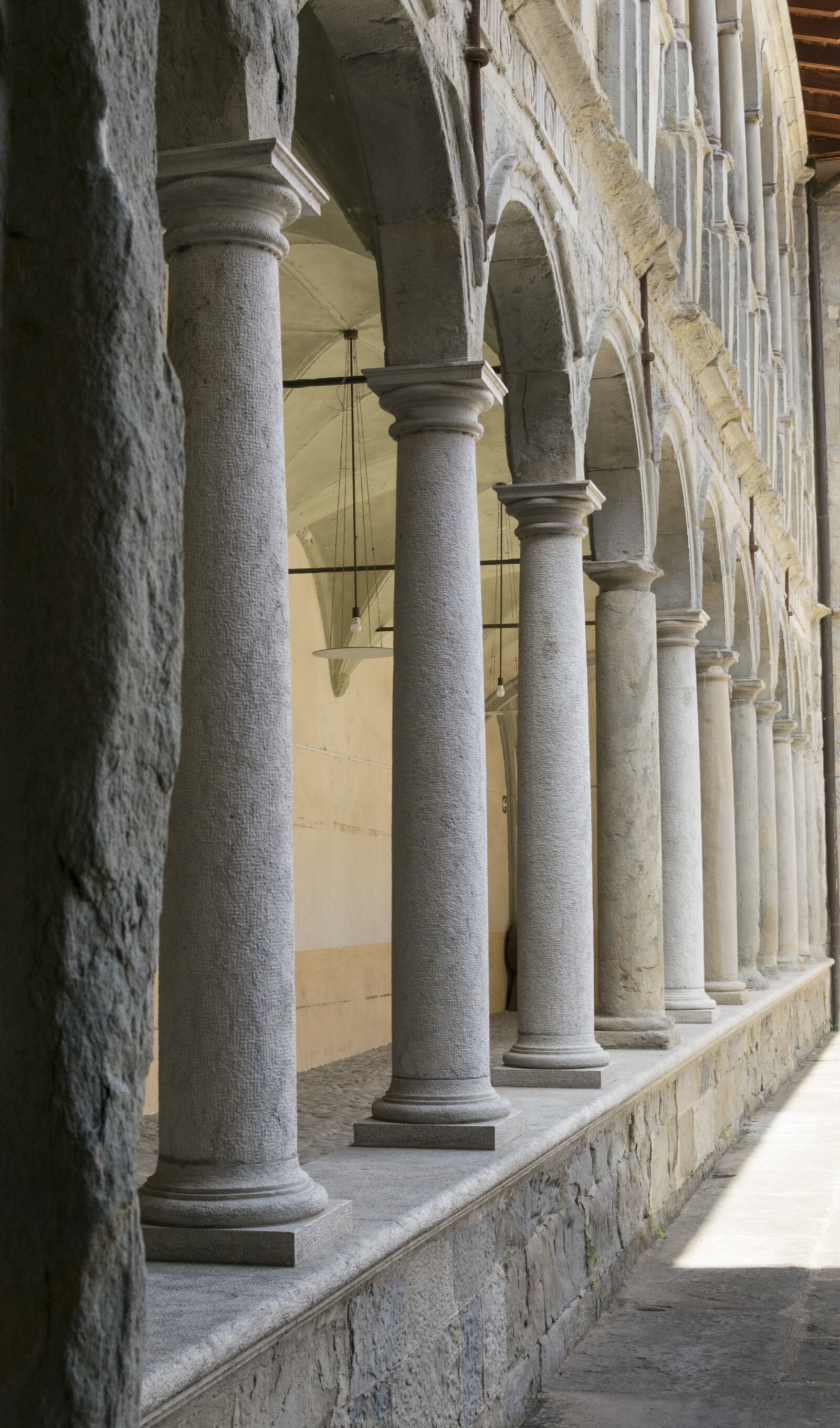 Nikon D3300 sample photo. Columns, style, old photography