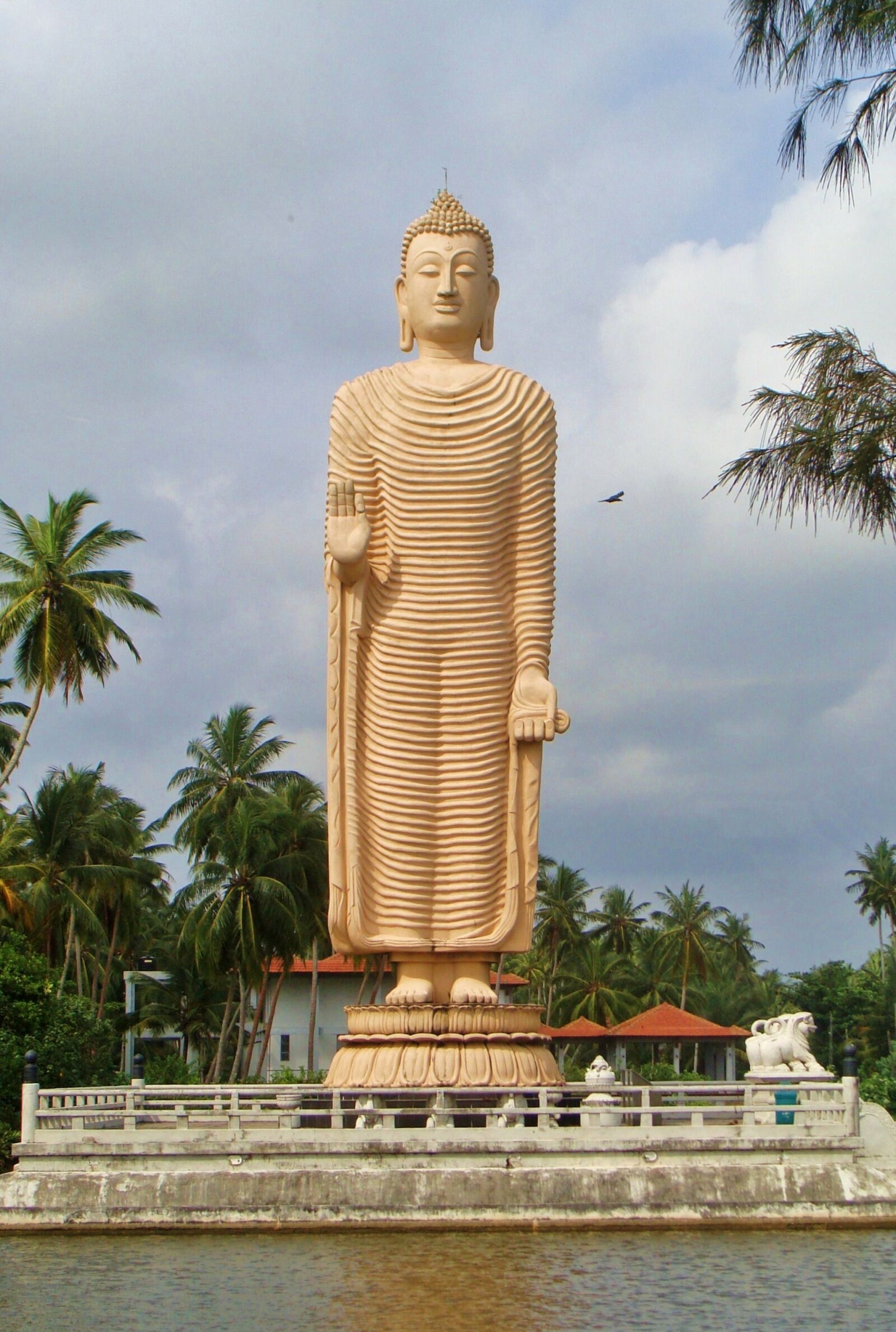 Sony Cyber-shot DSC-H10 sample photo. Sri lanka, buddha, statue photography