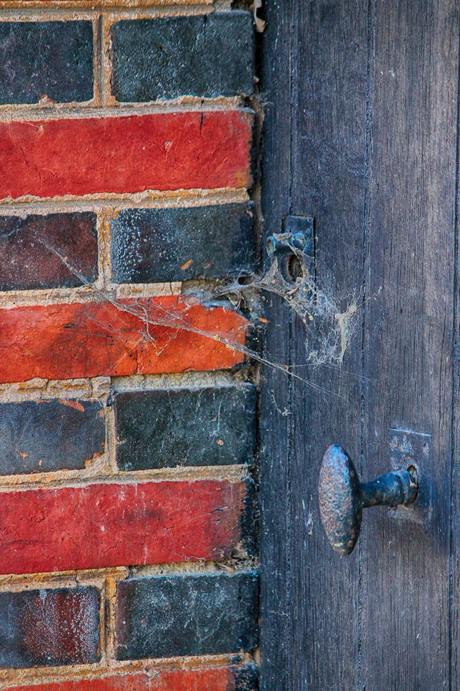 Canon EOS 1100D (EOS Rebel T3 / EOS Kiss X50) sample photo. Door, former, brick photography