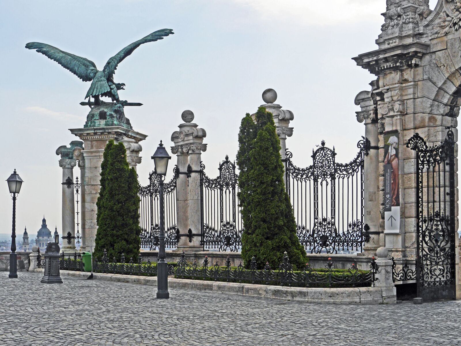 Panasonic Lumix DMC-GH3 sample photo. Budapest, royal palace, access photography