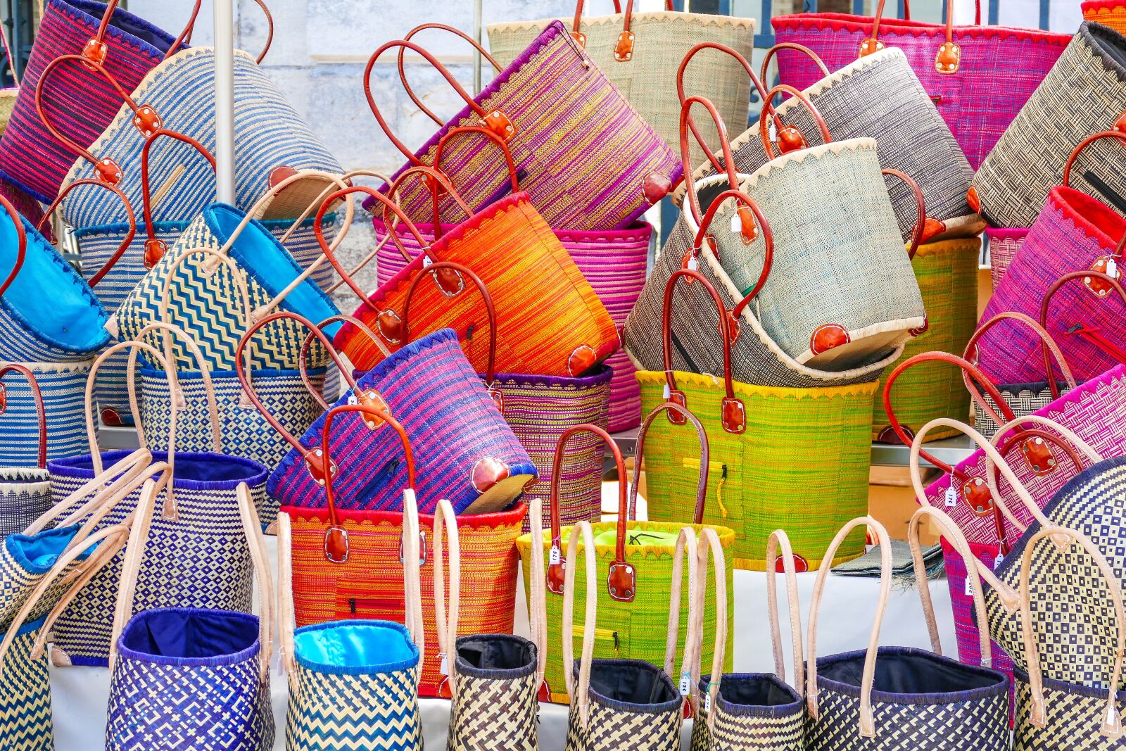 Panasonic Lumix DMC-FZ1000 sample photo. Bag, wicker, crafts photography