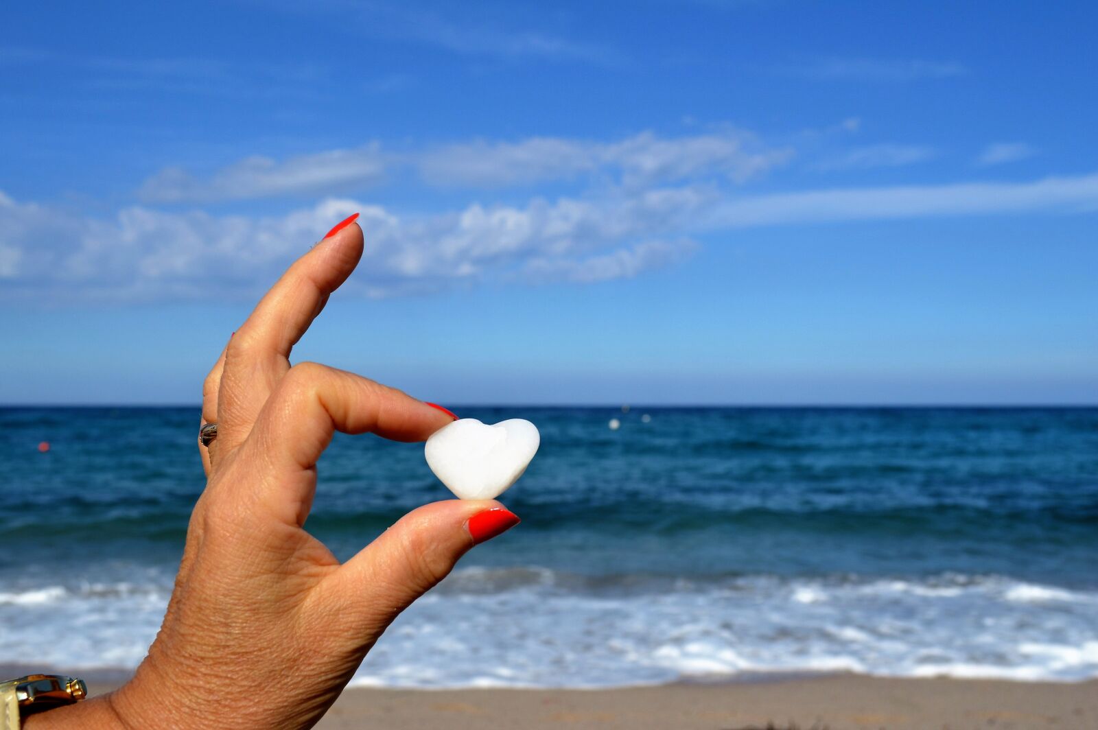 Nikon D3200 sample photo. Heart, valentine's day, sea photography